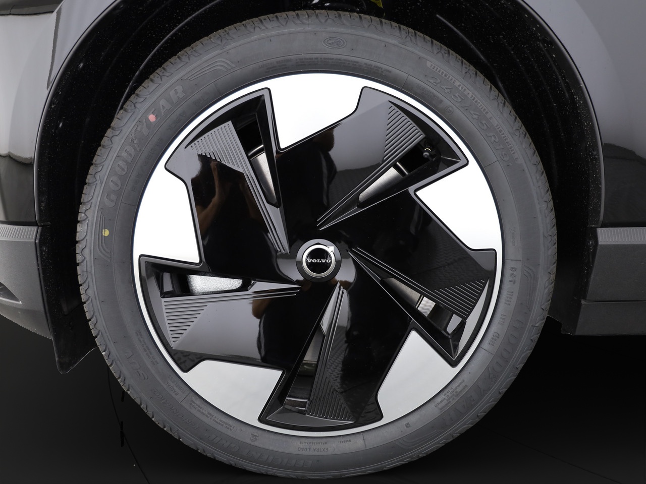 VOLVO EX30 E60 Twin Plus Performance AWD-image-3