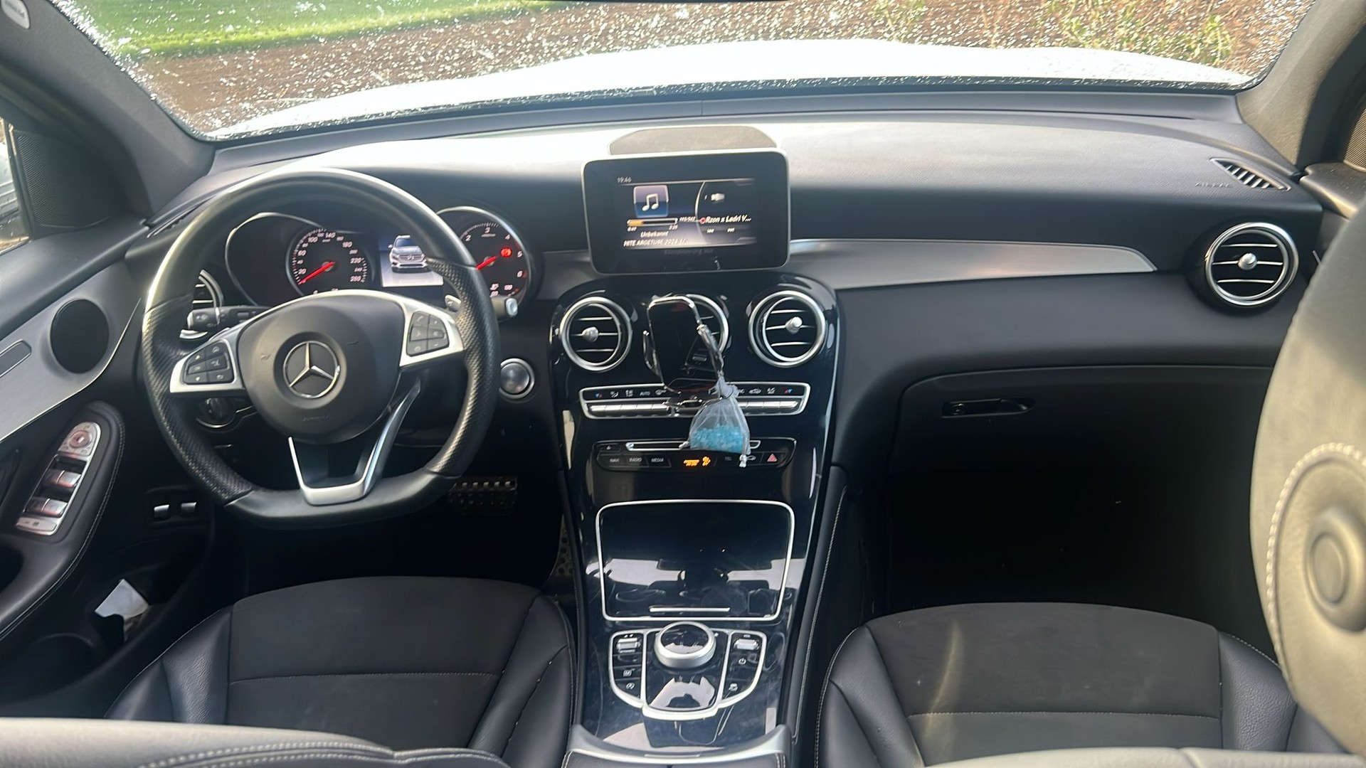 MERCEDES-BENZ GLC 250 d AMG Line 4Matic 9G-Tronic-image-7