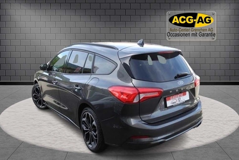 FORD Focus 2.0 TDCi ST Line ** Panorama Glasdach ** Navi mit RF-kamera **-image-2