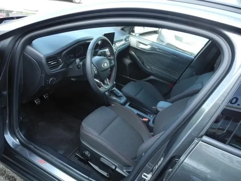 FORD Focus 2.0 TDCi ST Line ** Panorama Glasdach ** Navi mit RF-kamera **-image-8