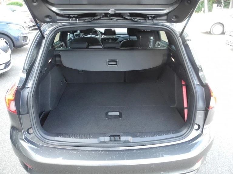 FORD Focus 2.0 TDCi ST Line ** Panorama Glasdach ** Navi mit RF-kamera **-image-4