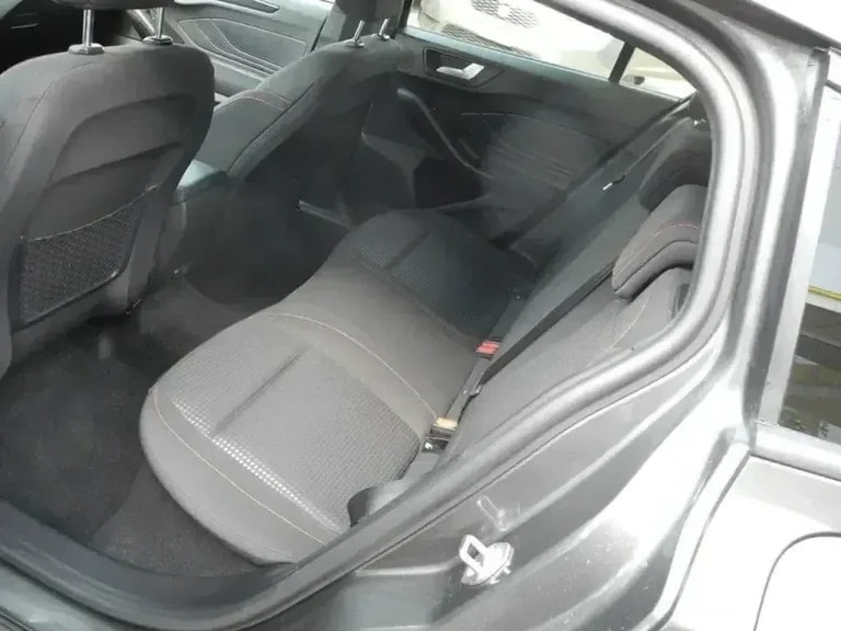 FORD Focus 2.0 TDCi ST Line ** Panorama Glasdach ** Navi mit RF-kamera **-image-9