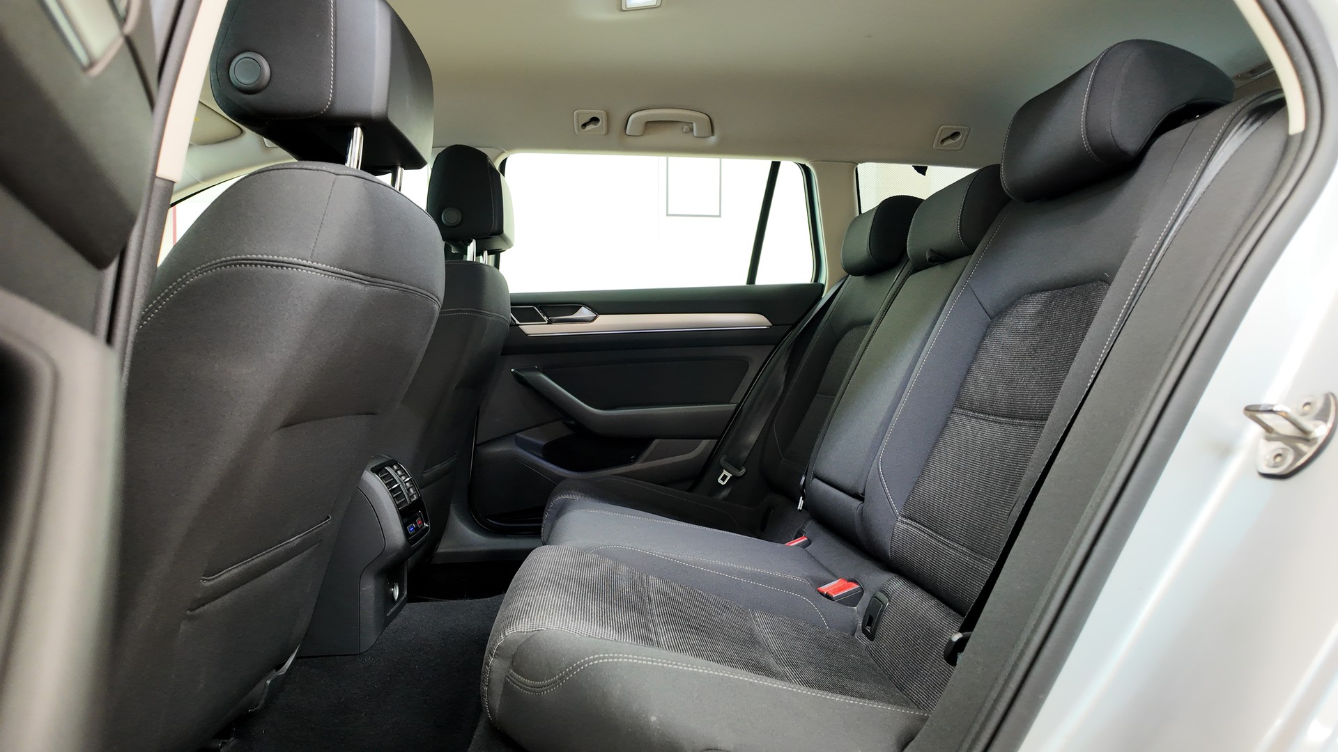 VW Passat Variant 1.6 TDI BMT Comfortline DSG-image-15