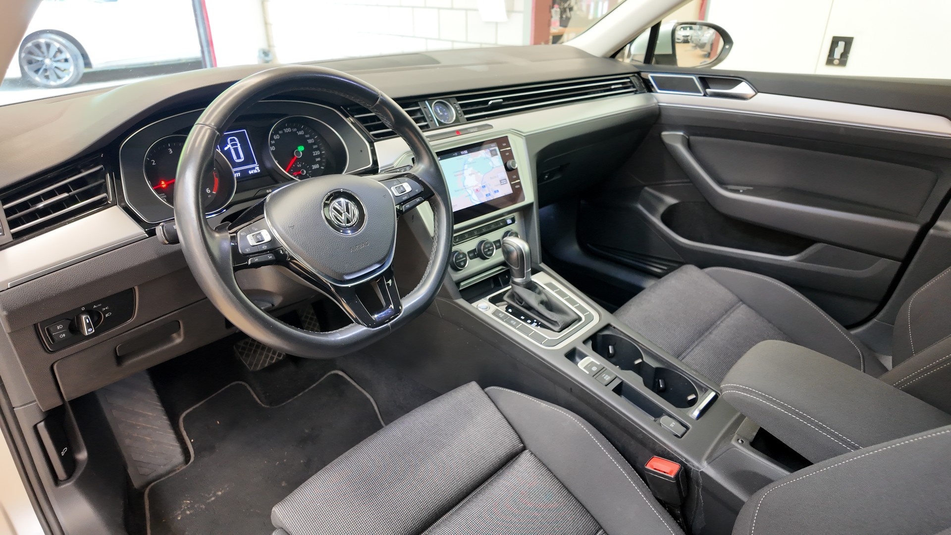 VW Passat Variant 1.6 TDI BMT Comfortline DSG-image-8