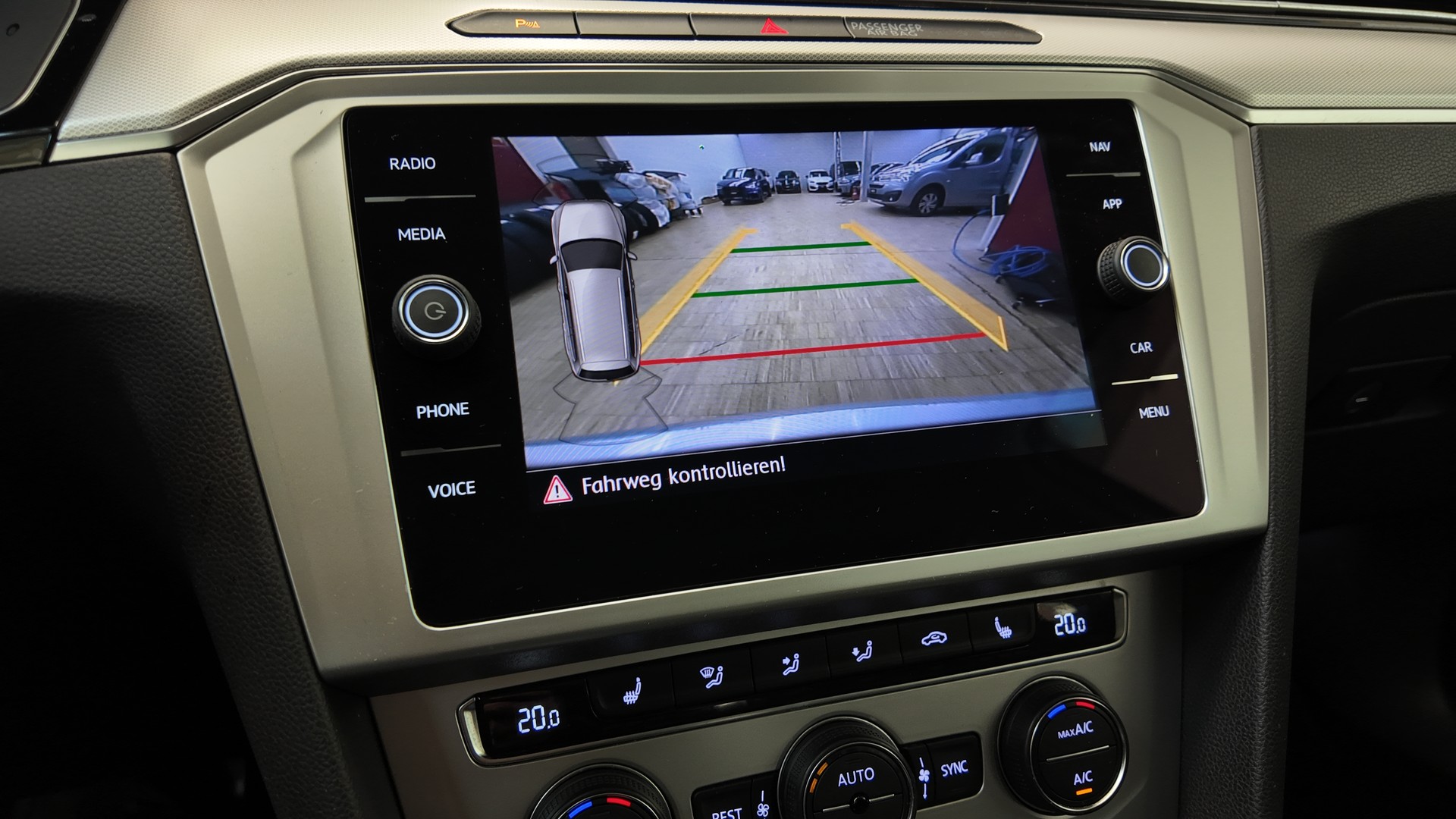 VW Passat Variant 1.6 TDI BMT Comfortline DSG-image-18