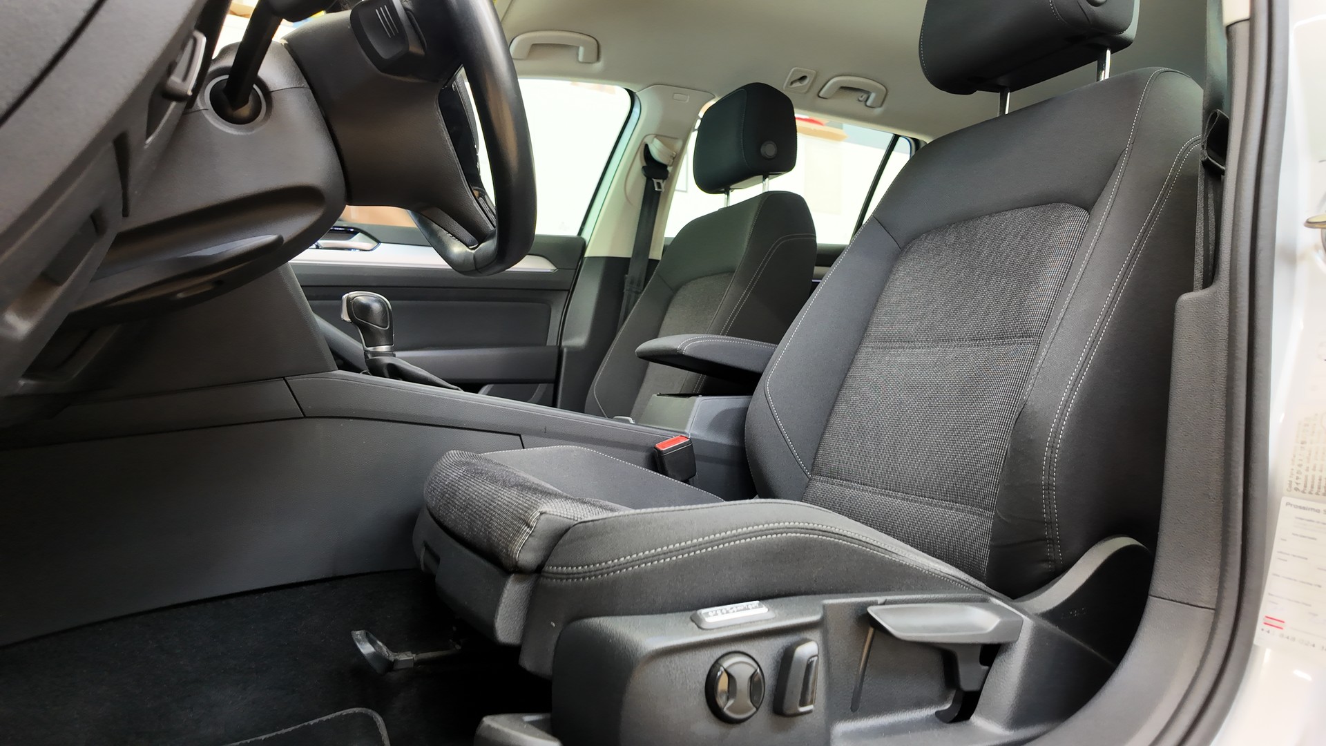 VW Passat Variant 1.6 TDI BMT Comfortline DSG-image-13
