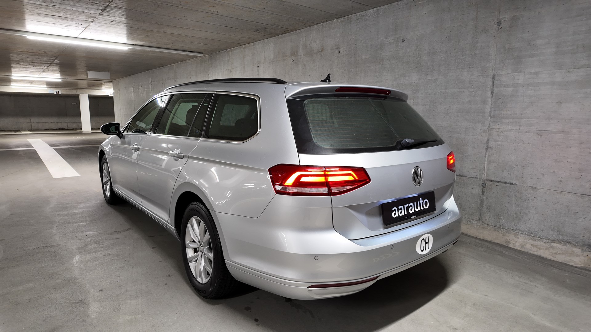 VW Passat Variant 1.6 TDI BMT Comfortline DSG-image-1