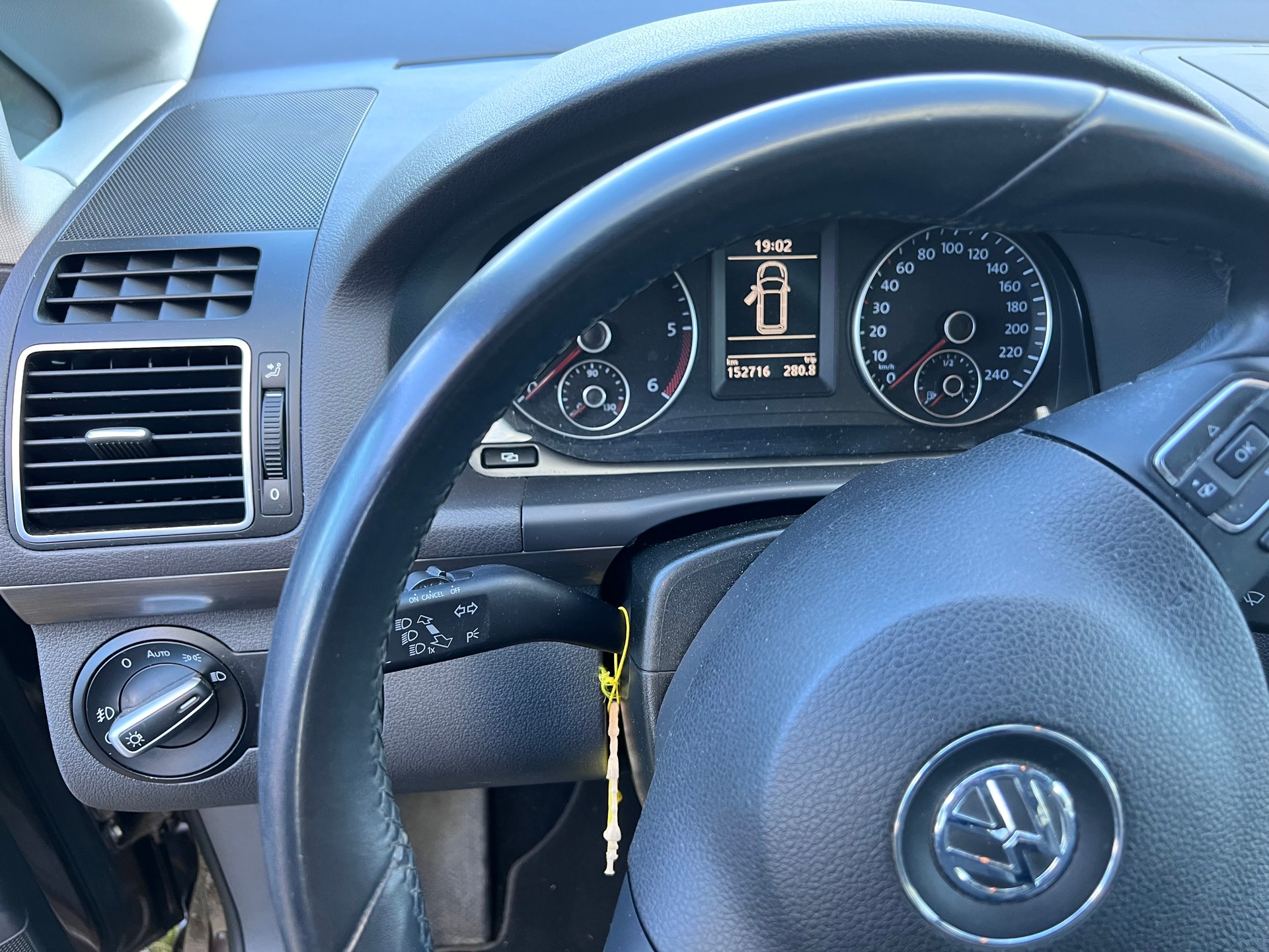 VW Touran 1.6 TDI Comfortline DSG 7-Platz Die Getriebelager sind neu gewechselt, und die Kupplung ist auch neu.-image-6