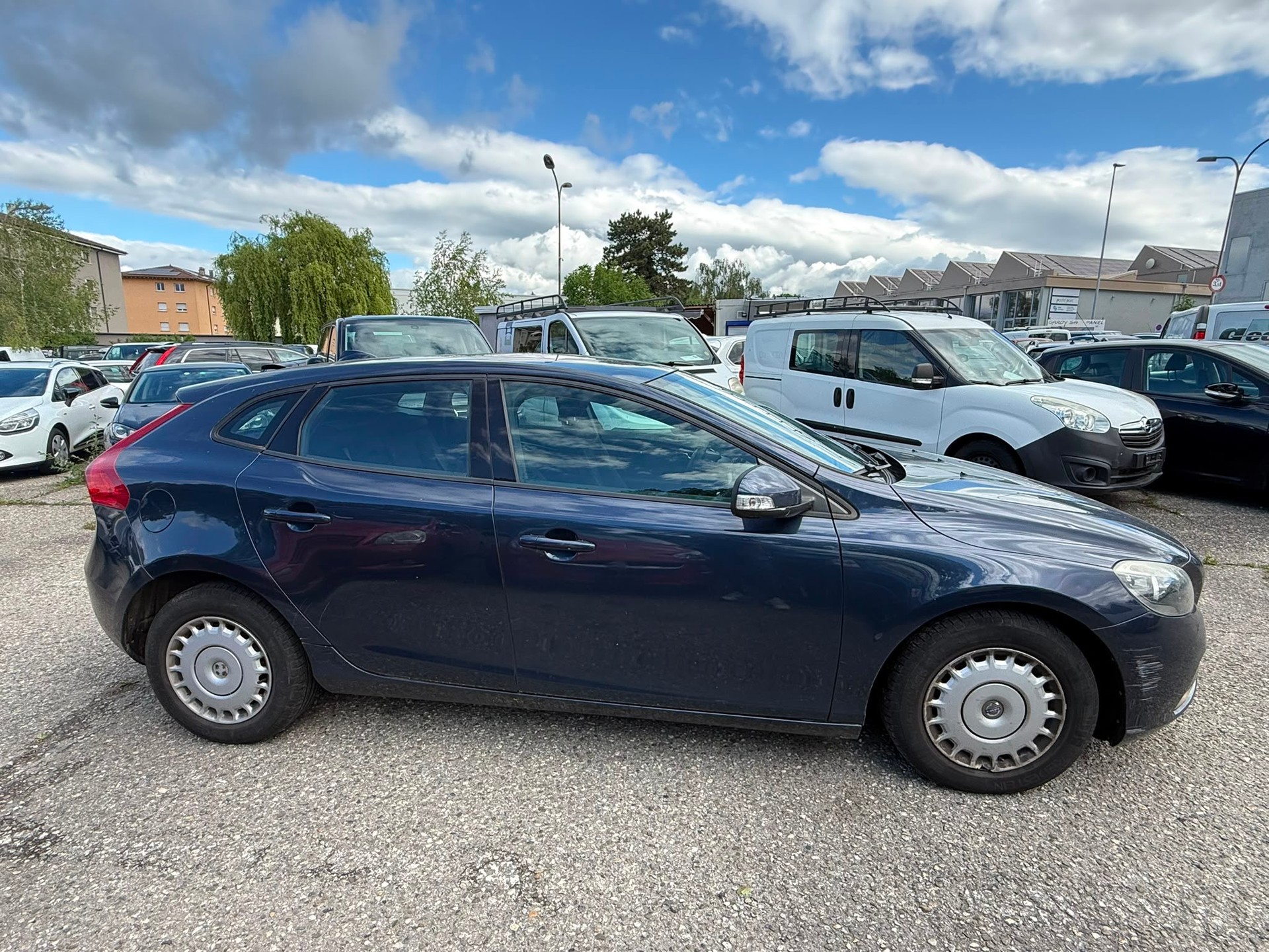 VOLVO V40 D2 Momentum-image-4