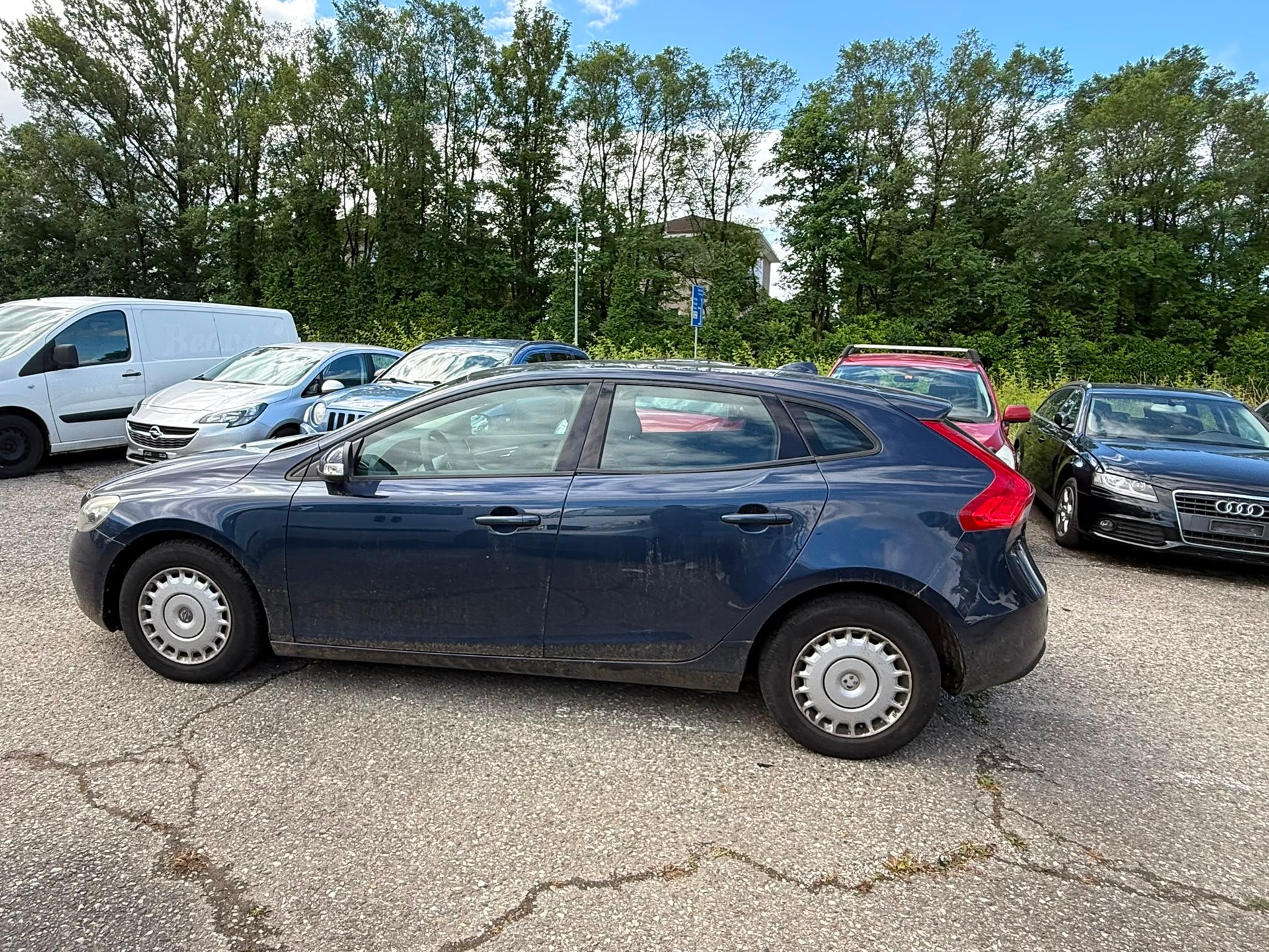 VOLVO V40 D2 Momentum-image-8