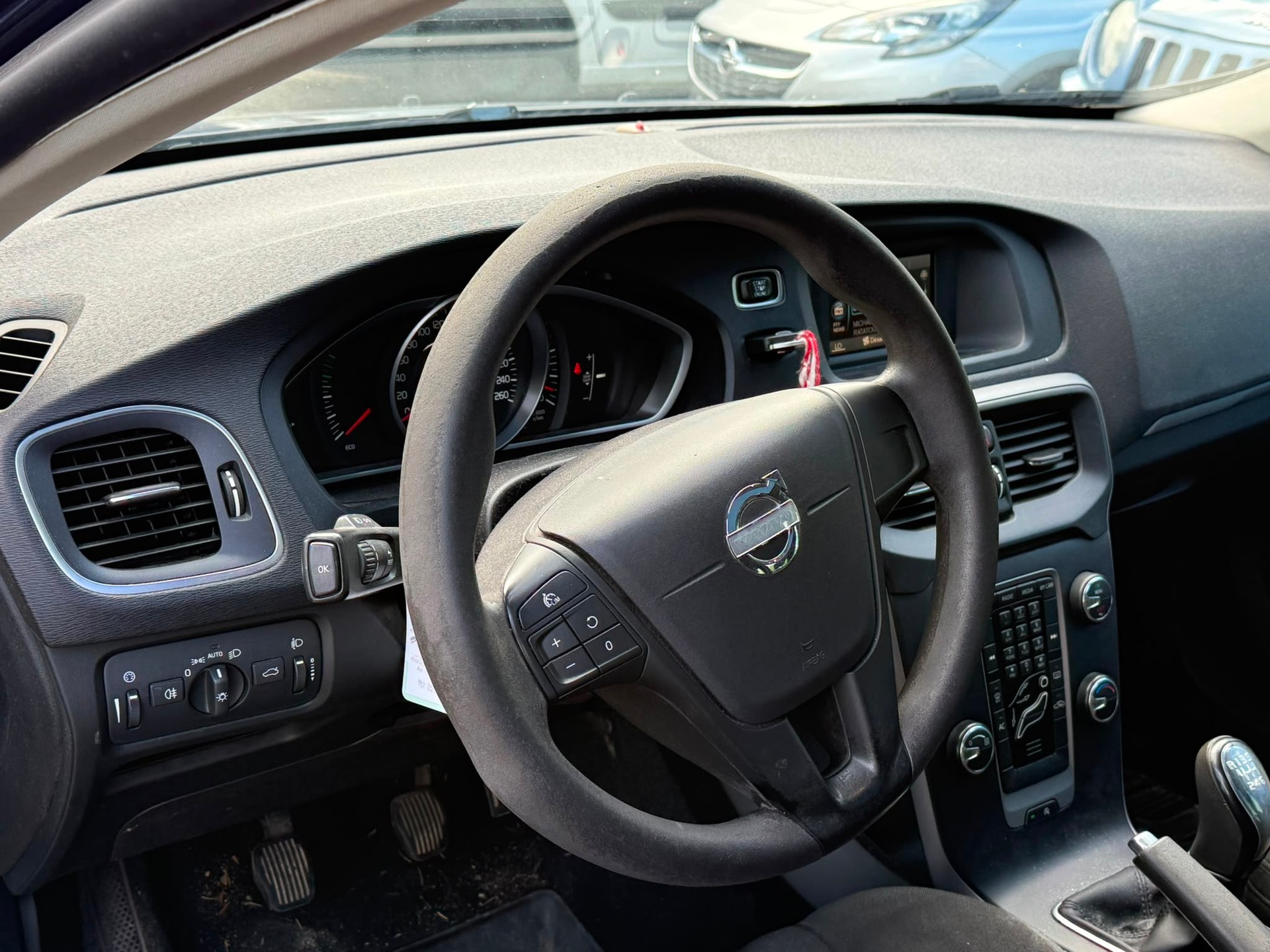 VOLVO V40 D2 Momentum-image-12