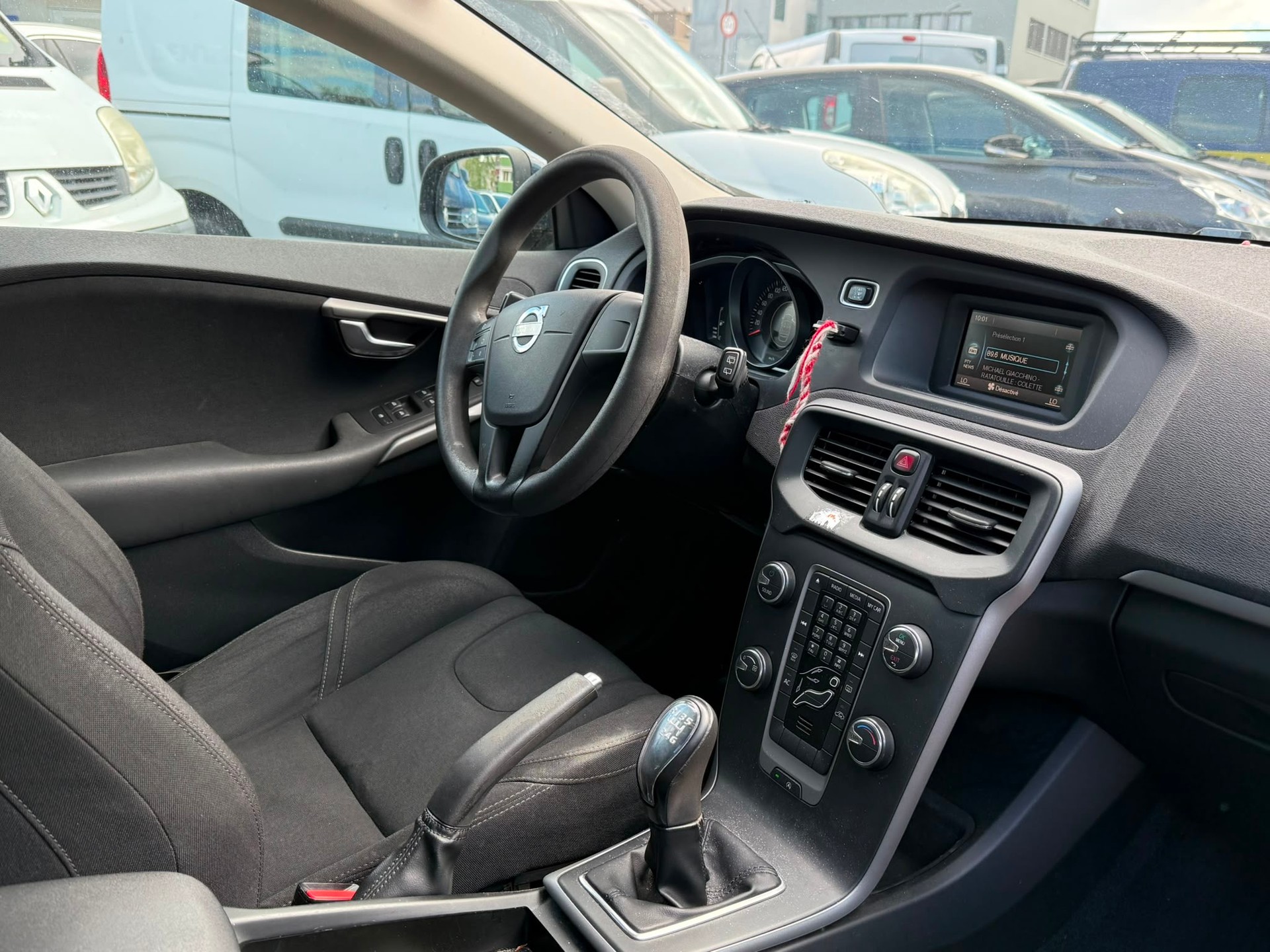 VOLVO V40 D2 Momentum-image-10