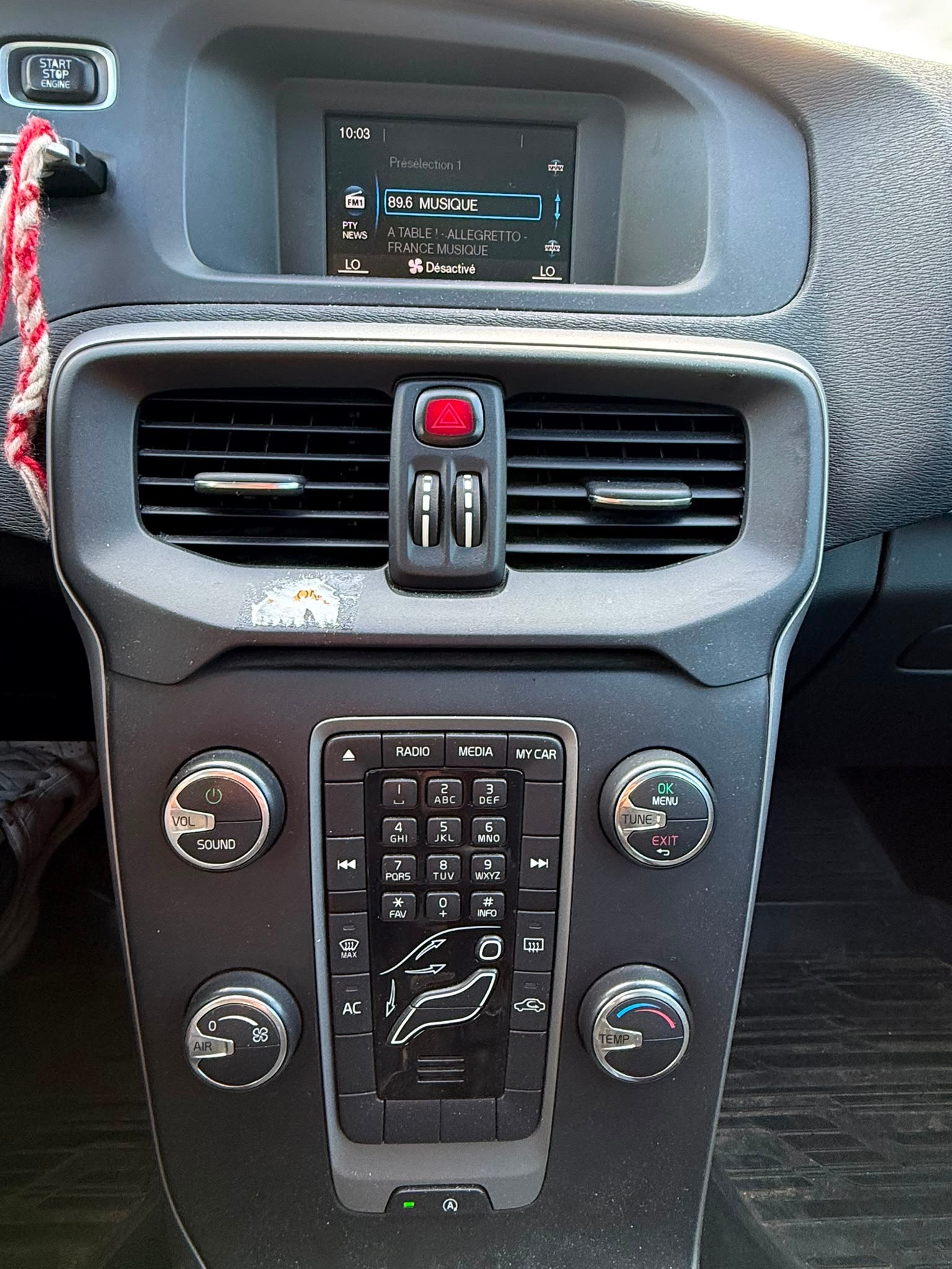 VOLVO V40 D2 Momentum-image-13