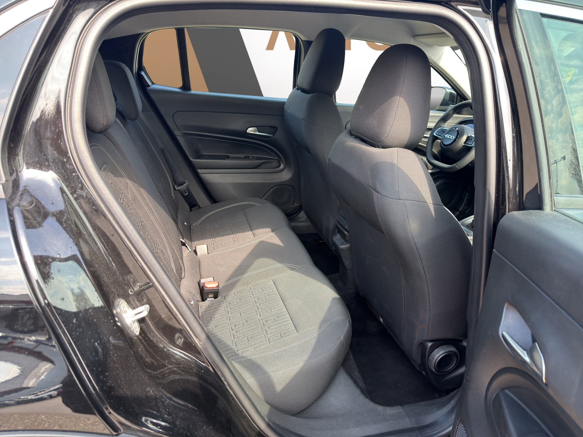 FIAT 600 1.2 Hybrid 145 Cult-image-32