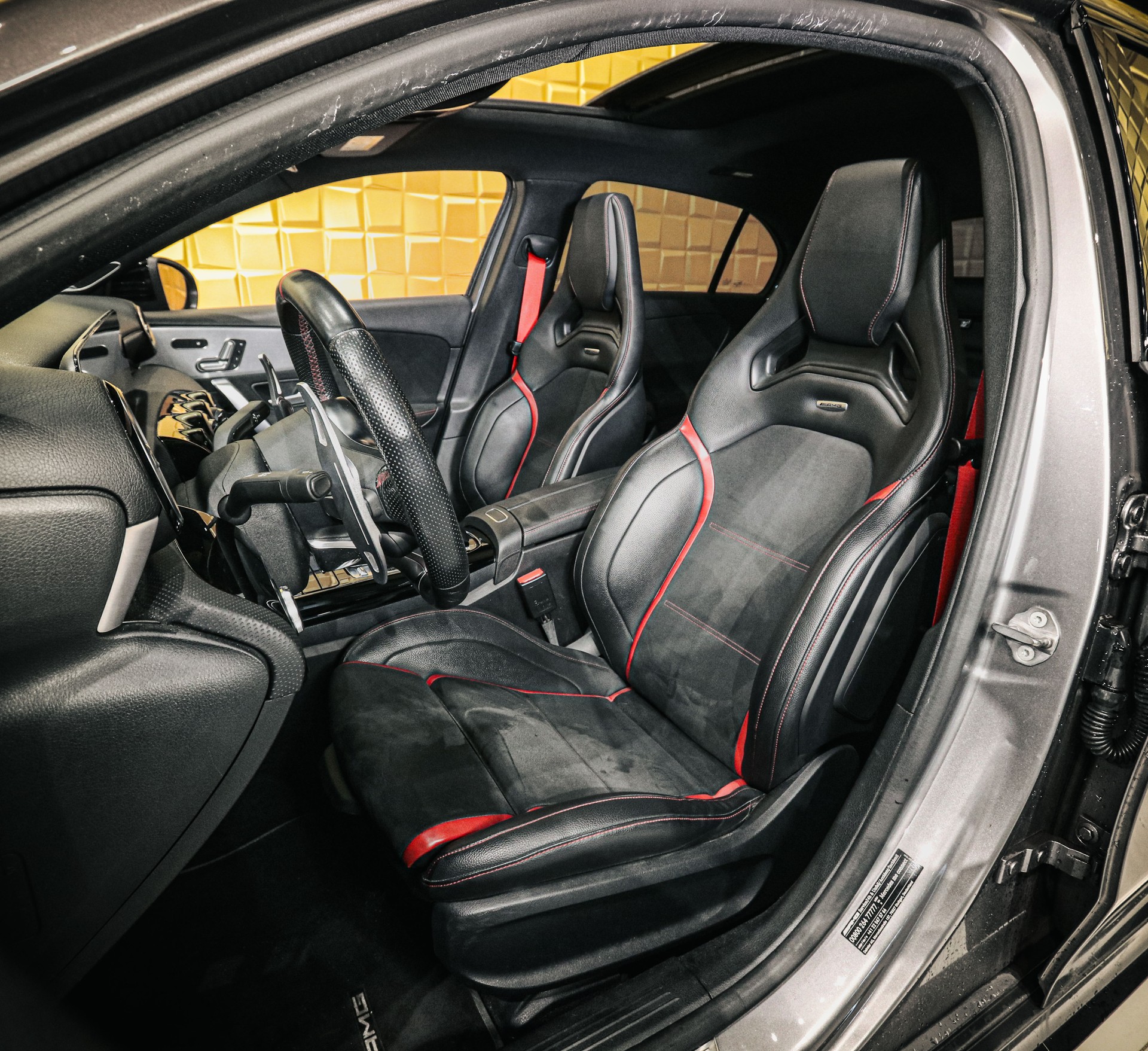 MERCEDES-BENZ A 35 AMG 4Matic Speedshift-image-9