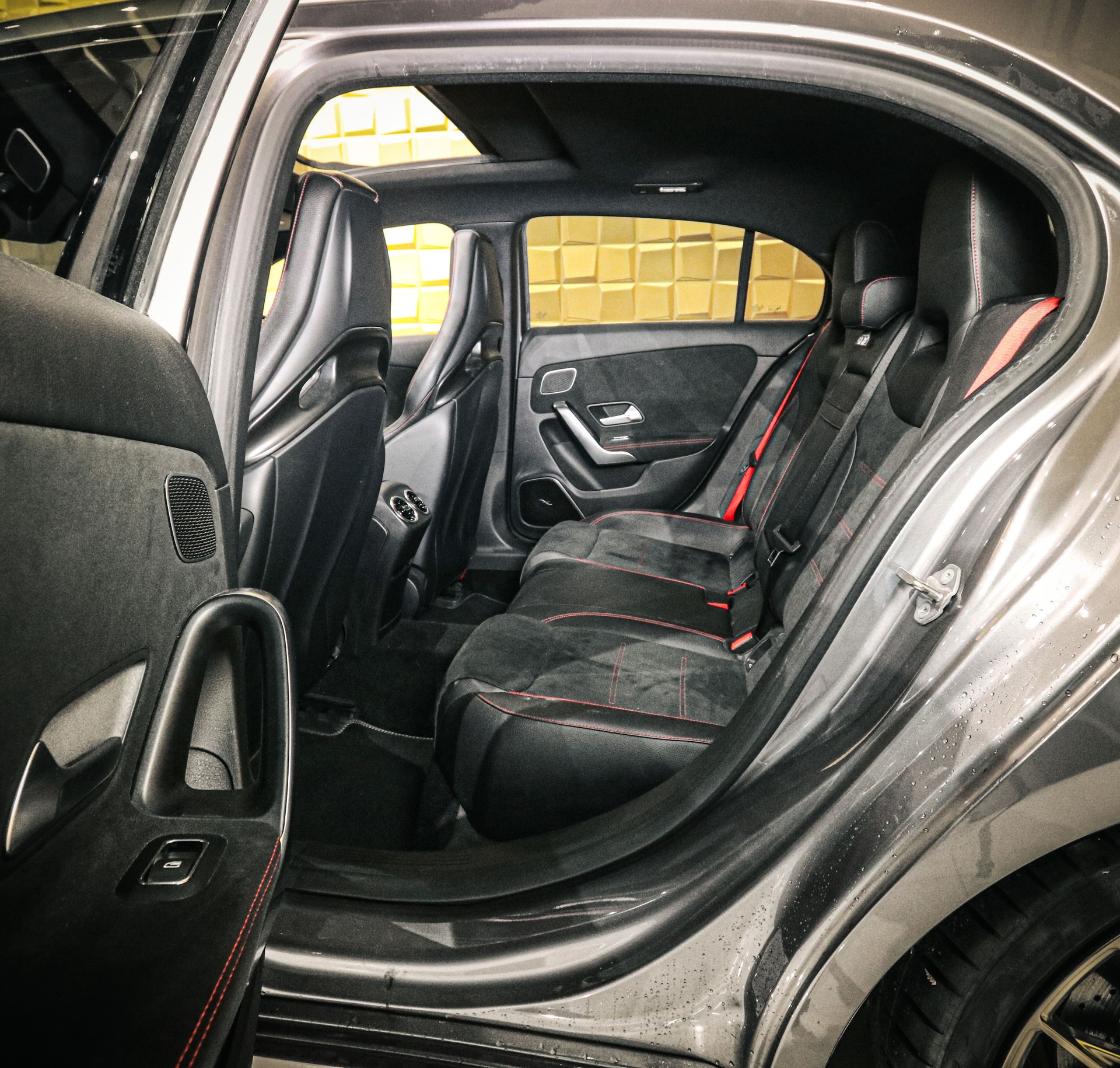 MERCEDES-BENZ A 35 AMG 4Matic Speedshift-image-13