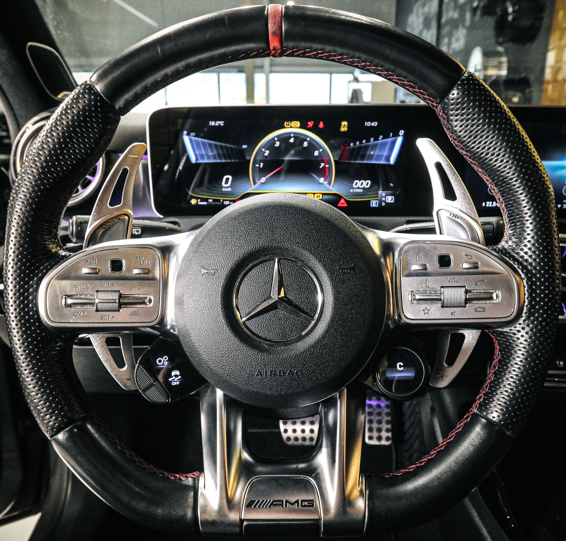 MERCEDES-BENZ A 35 AMG 4Matic Speedshift-image-15