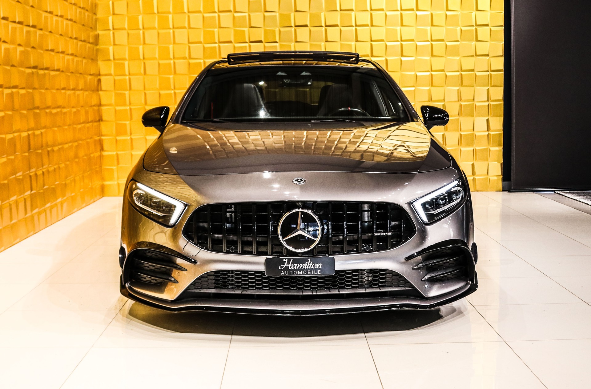 MERCEDES-BENZ A 35 AMG 4Matic Speedshift-image-2