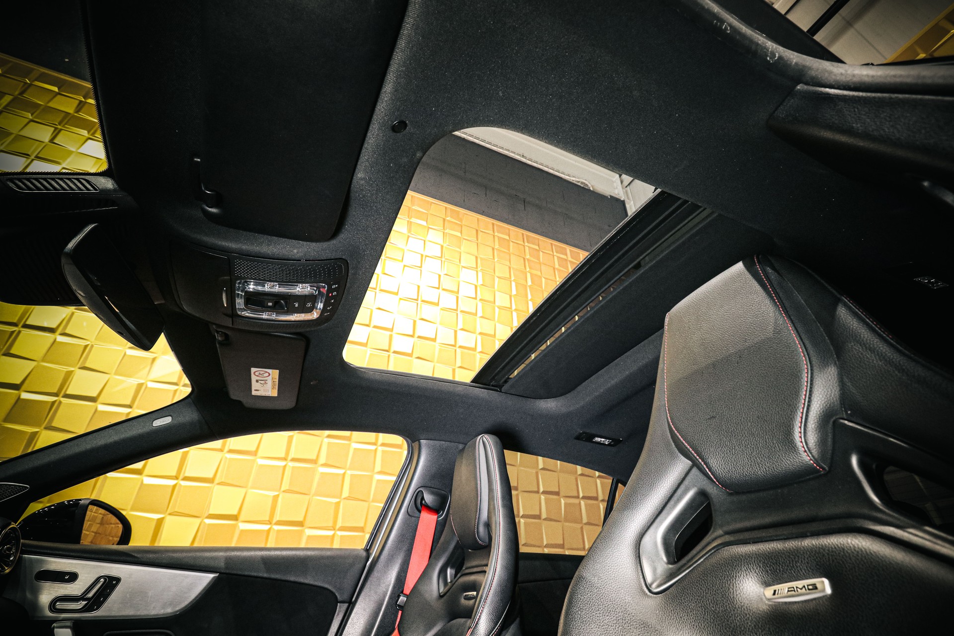 MERCEDES-BENZ A 35 AMG 4Matic Speedshift-image-10