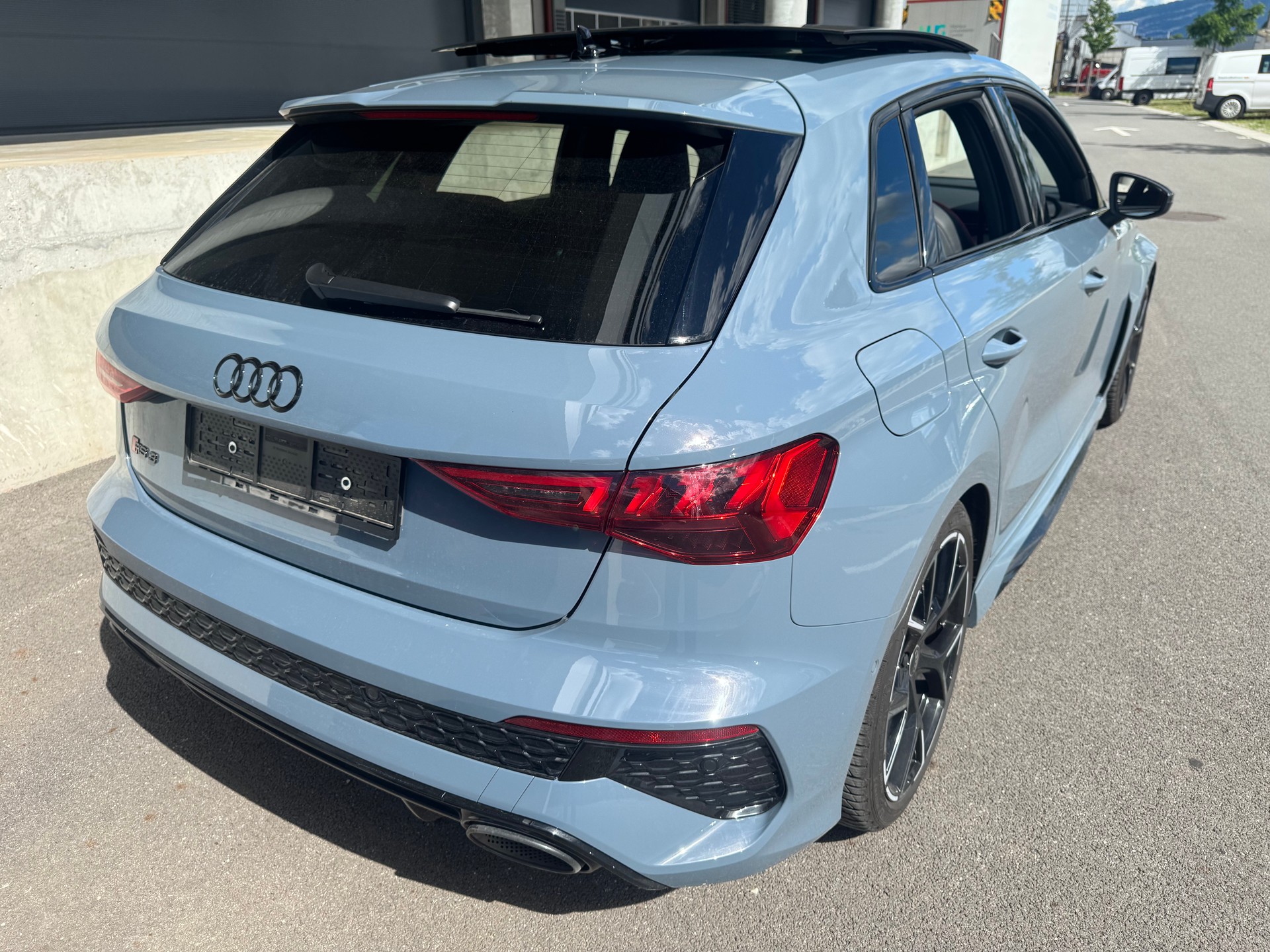 AUDI RS3 Sportback 2.5 TSI quattro S-tronic-image-5