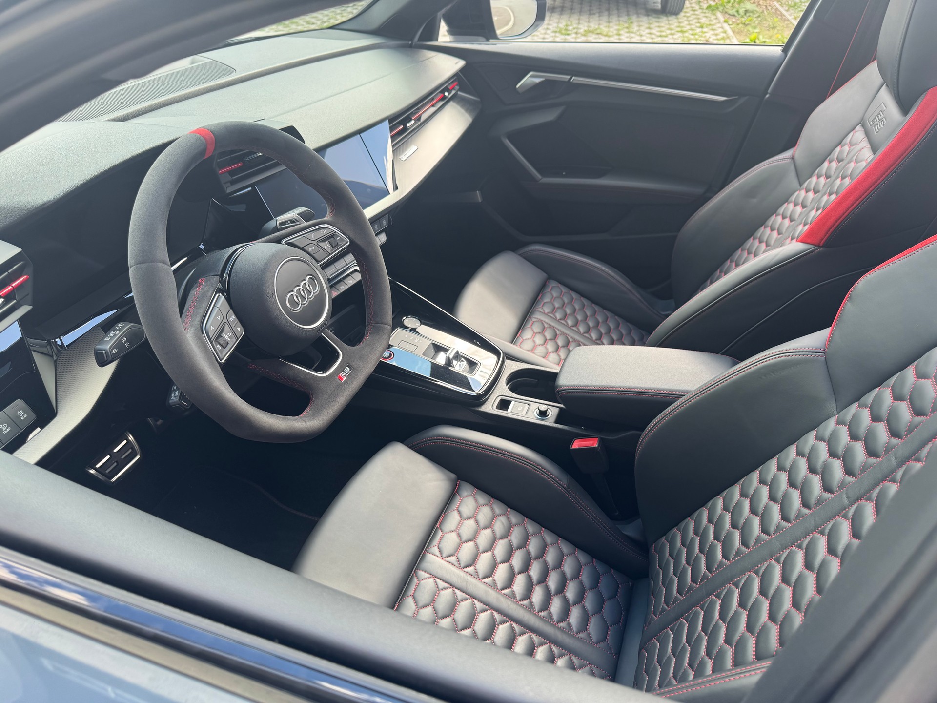 AUDI RS3 Sportback 2.5 TSI quattro S-tronic-image-15