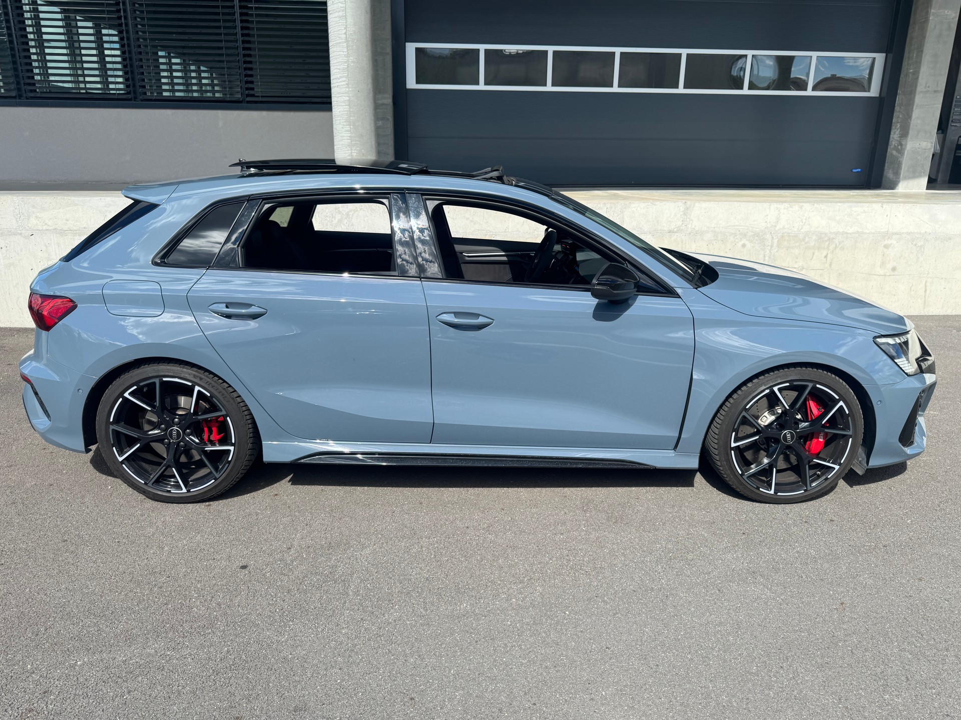 AUDI RS3 Sportback 2.5 TSI quattro S-tronic-image-4
