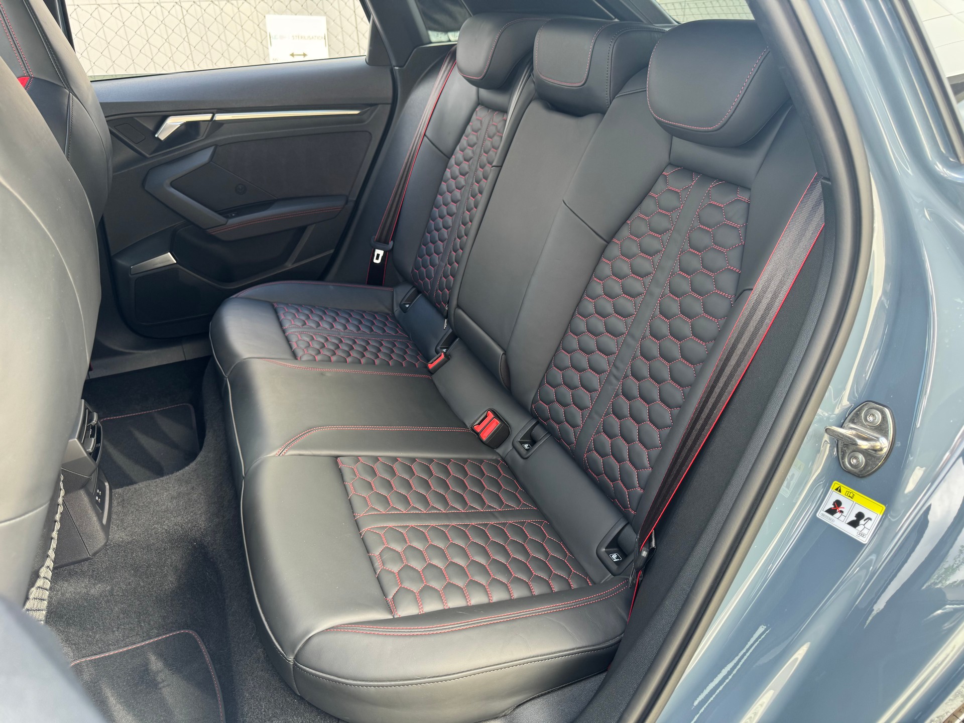 AUDI RS3 Sportback 2.5 TSI quattro S-tronic-image-13