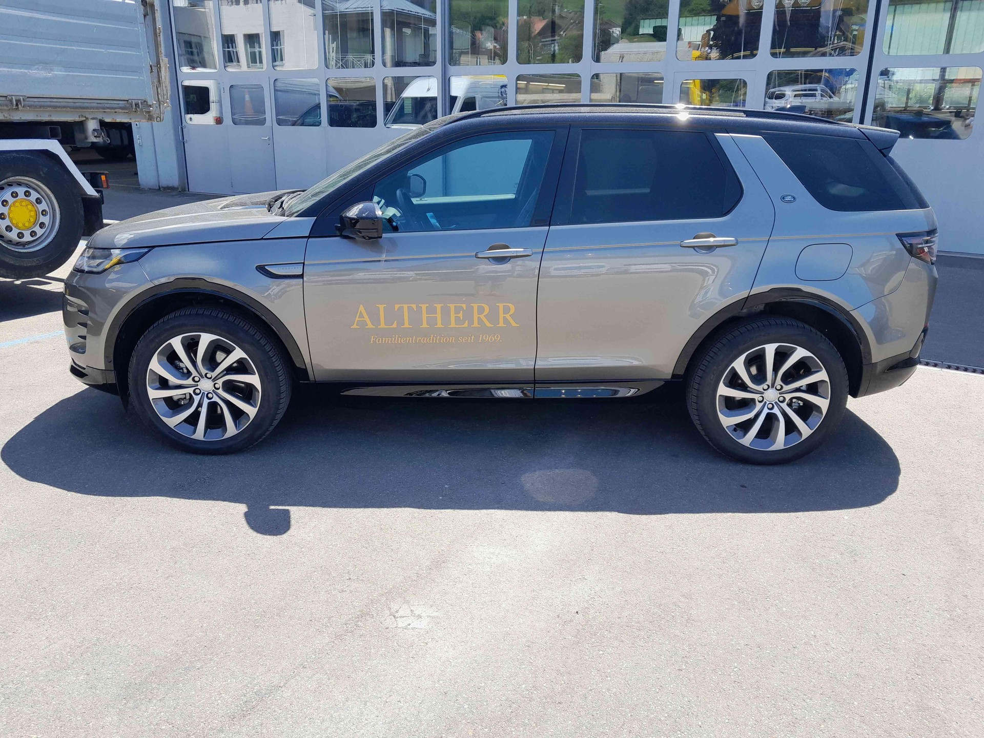 LAND ROVER Discovery Sport 1.5 T 270e Dynamic HSE-showroom-element-1