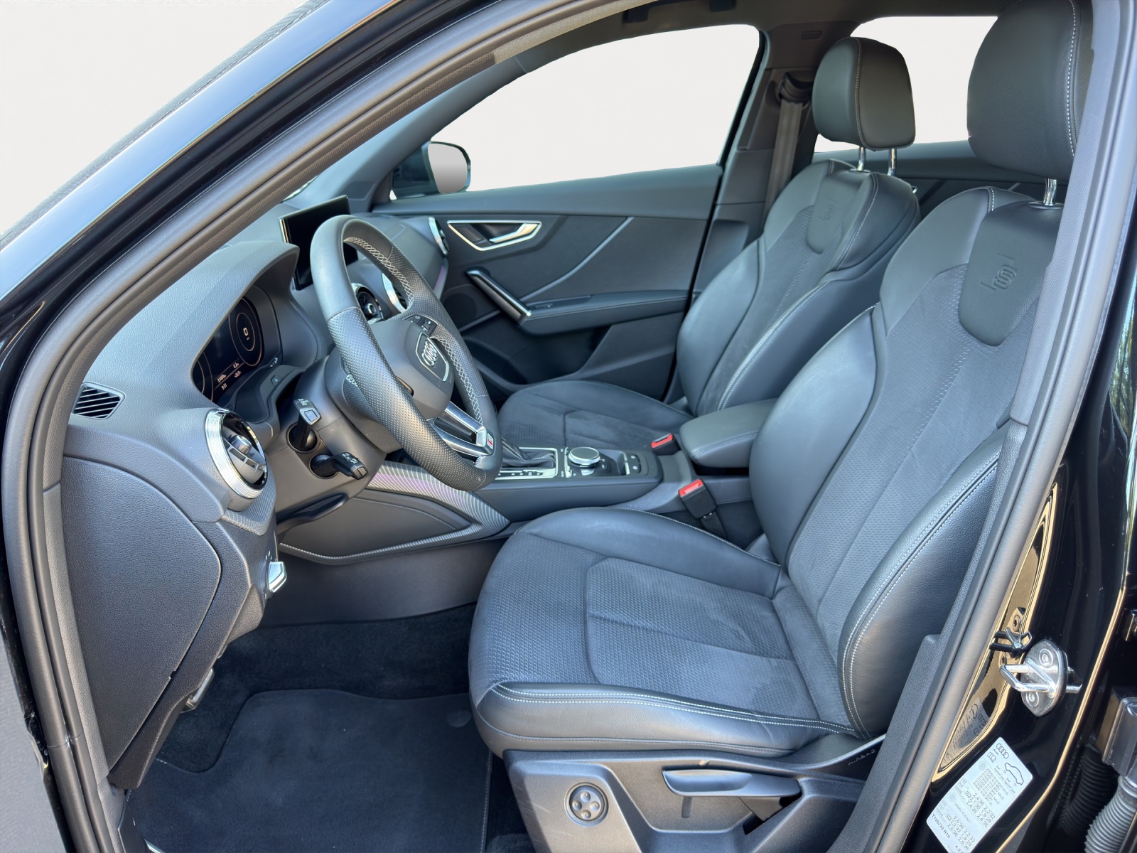AUDI Q2 35 TFSI S tronic-image-4