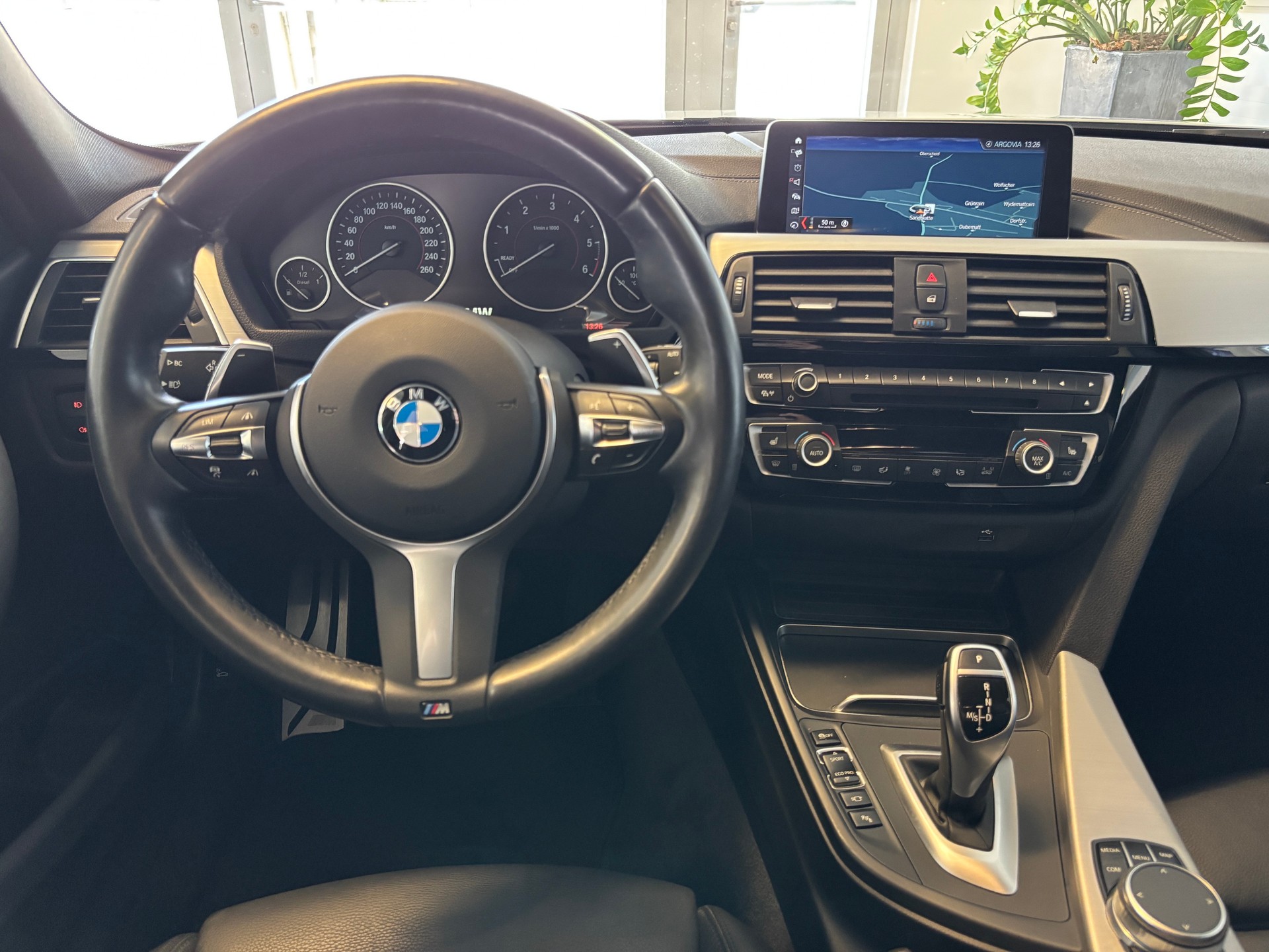 BMW 320d xDrive Touring Edition M Sport Steptronic-image-13