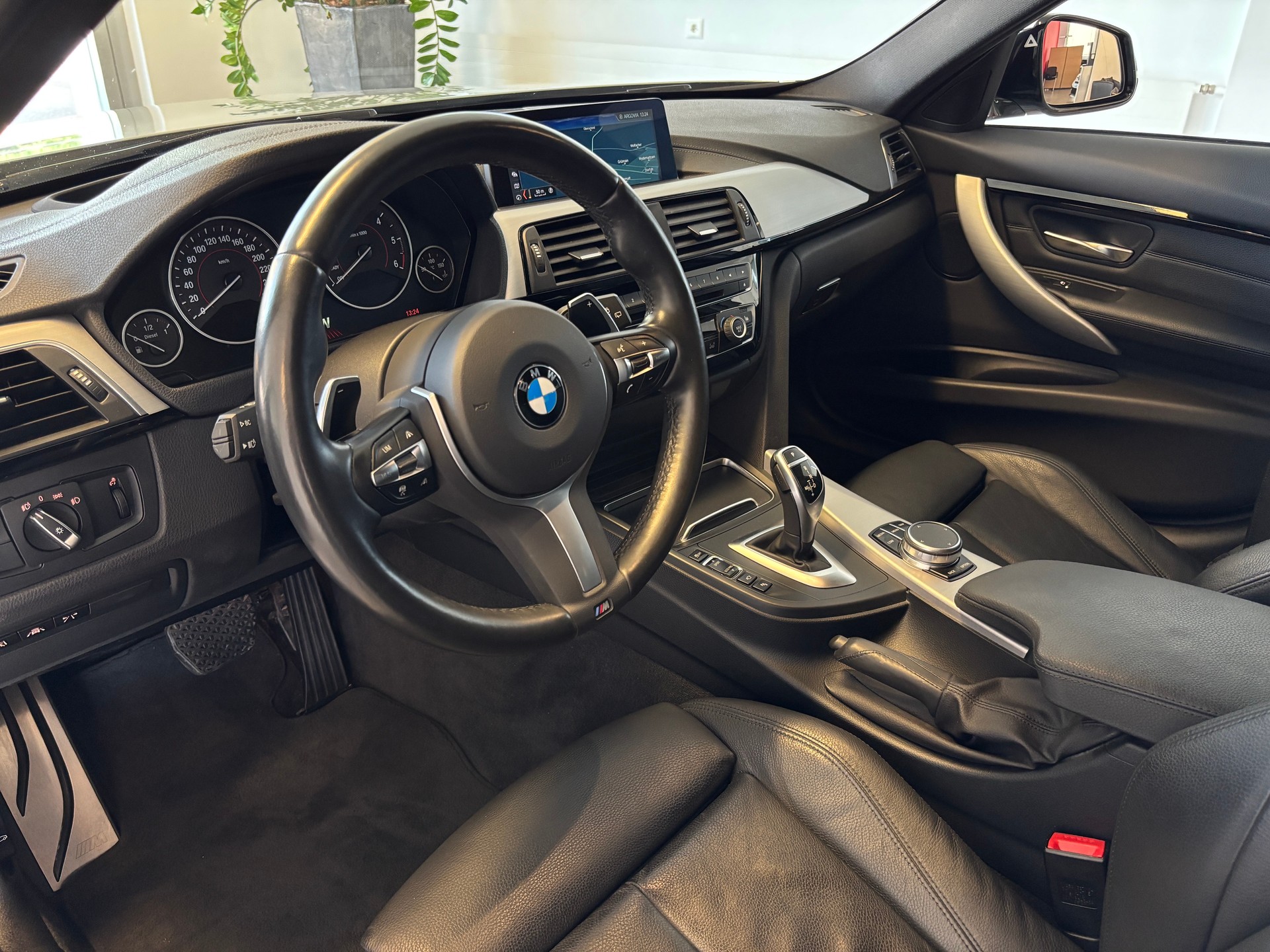 BMW 320d xDrive Touring Edition M Sport Steptronic-image-4