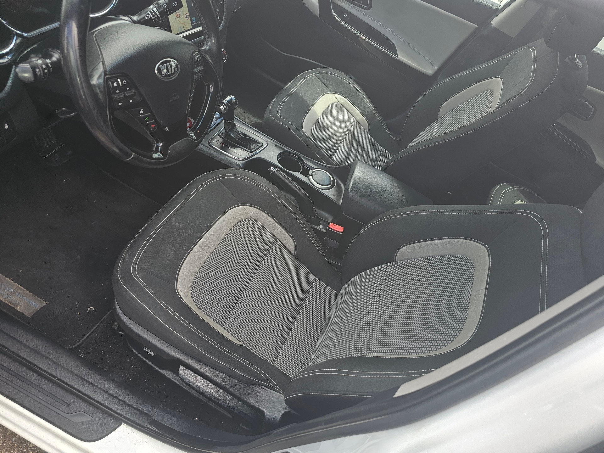 KIA Cee'd Sportswagon 1.6 GDi Style DCT-image-6
