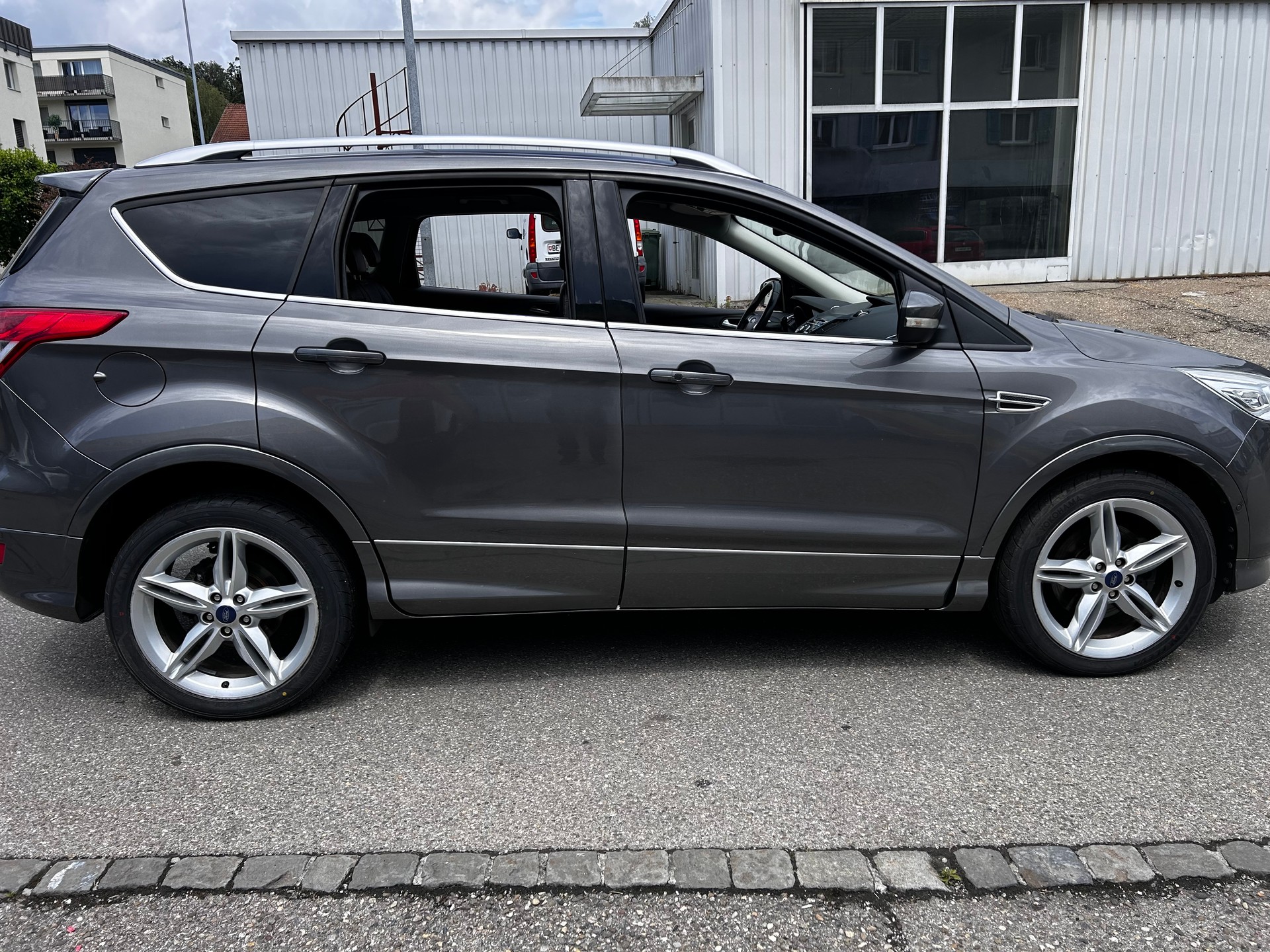 FORD Kuga 1.6 SCTi Titanium S 4WD Automatic-image-2