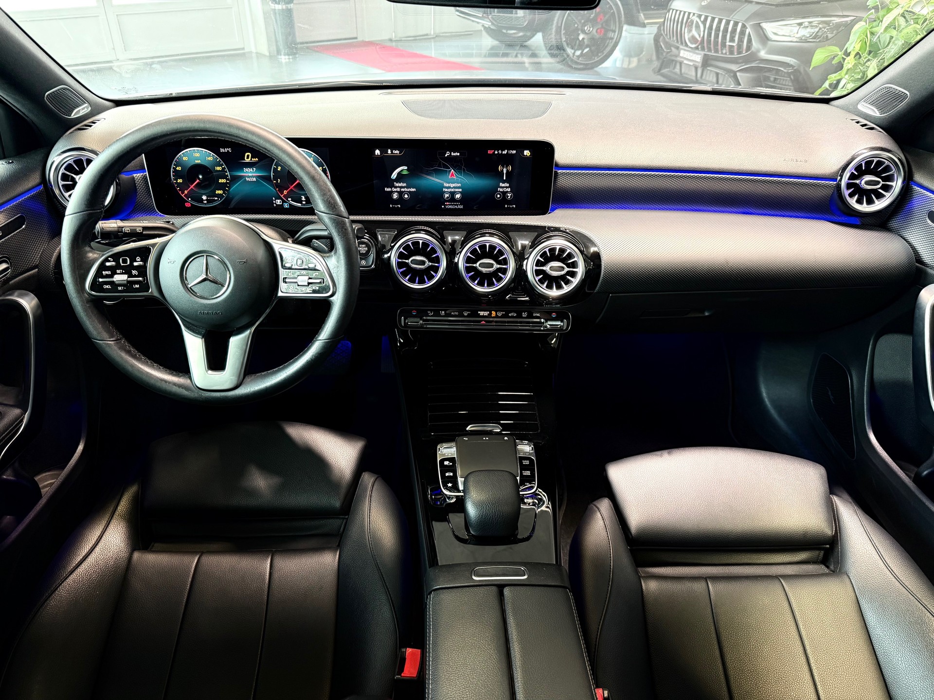 MERCEDES-BENZ A 200 Progressive 7G-DCT-image-13