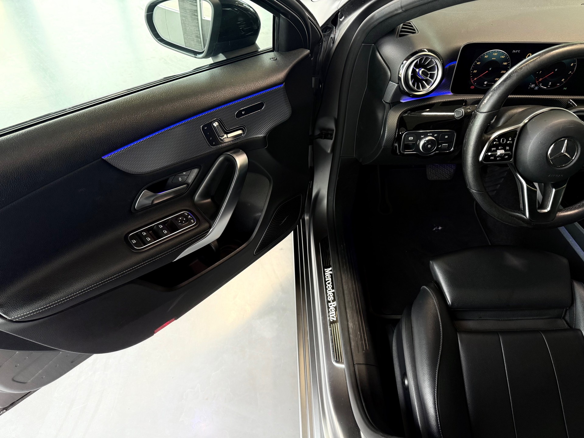 MERCEDES-BENZ A 200 Progressive 7G-DCT-image-7