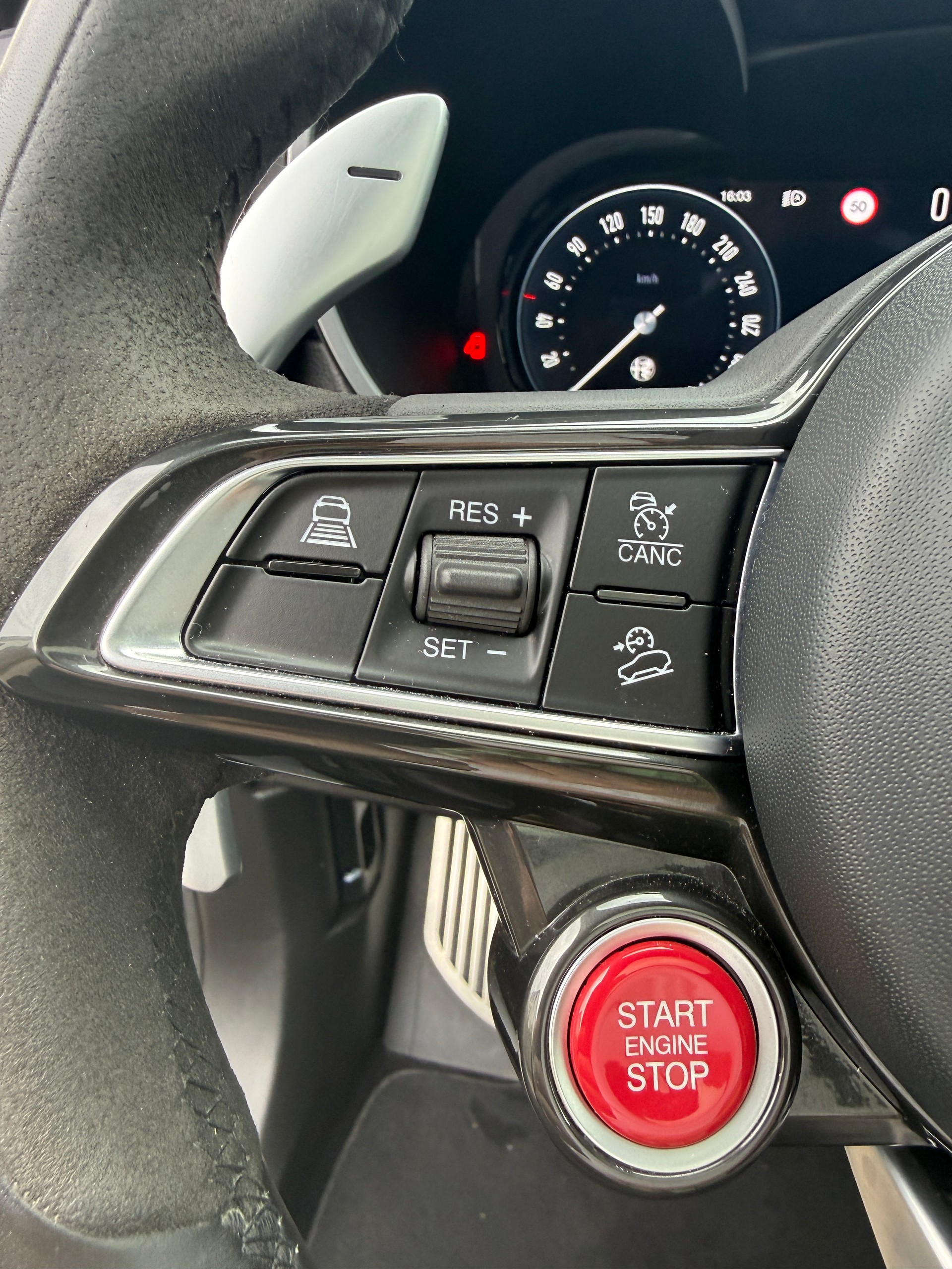 ALFA ROMEO STELVIO 2.9 V6 QUADRIFOGLIO Q4 AT8*EL. PANORAMA-GLASSCHIEBEDACH*8FACH BEREIFT*-image-9