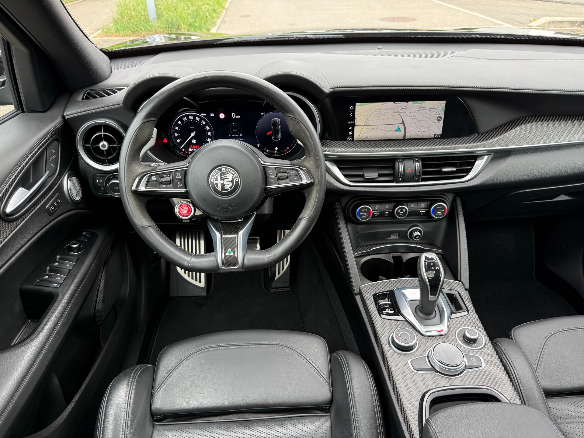 ALFA ROMEO STELVIO 2.9 V6 QUADRIFOGLIO Q4 AT8*EL. PANORAMA-GLASSCHIEBEDACH*8FACH BEREIFT*-image-8