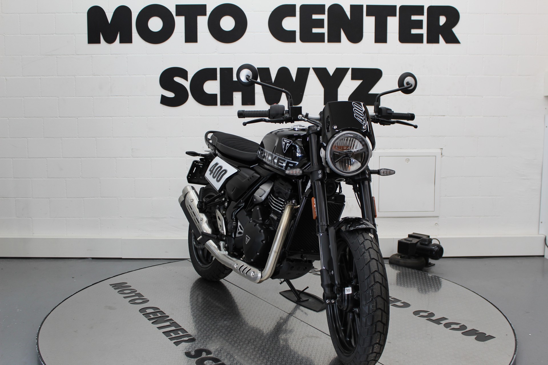 TRIUMPH Tracker 400-showroom-element-2