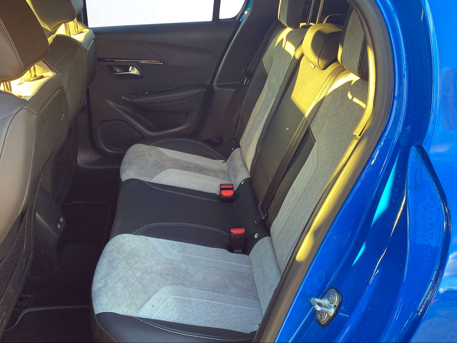 PEUGEOT 208 1.2 PureTech GT Pack EAT8-image-6
