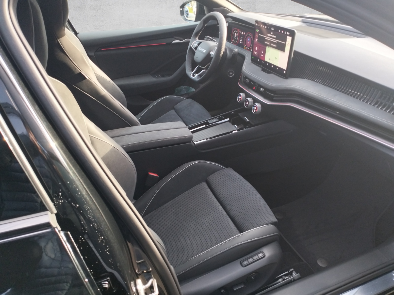 SKODA Superb Combi 2.0 TDi Sportline 4x4 DSG-image-8