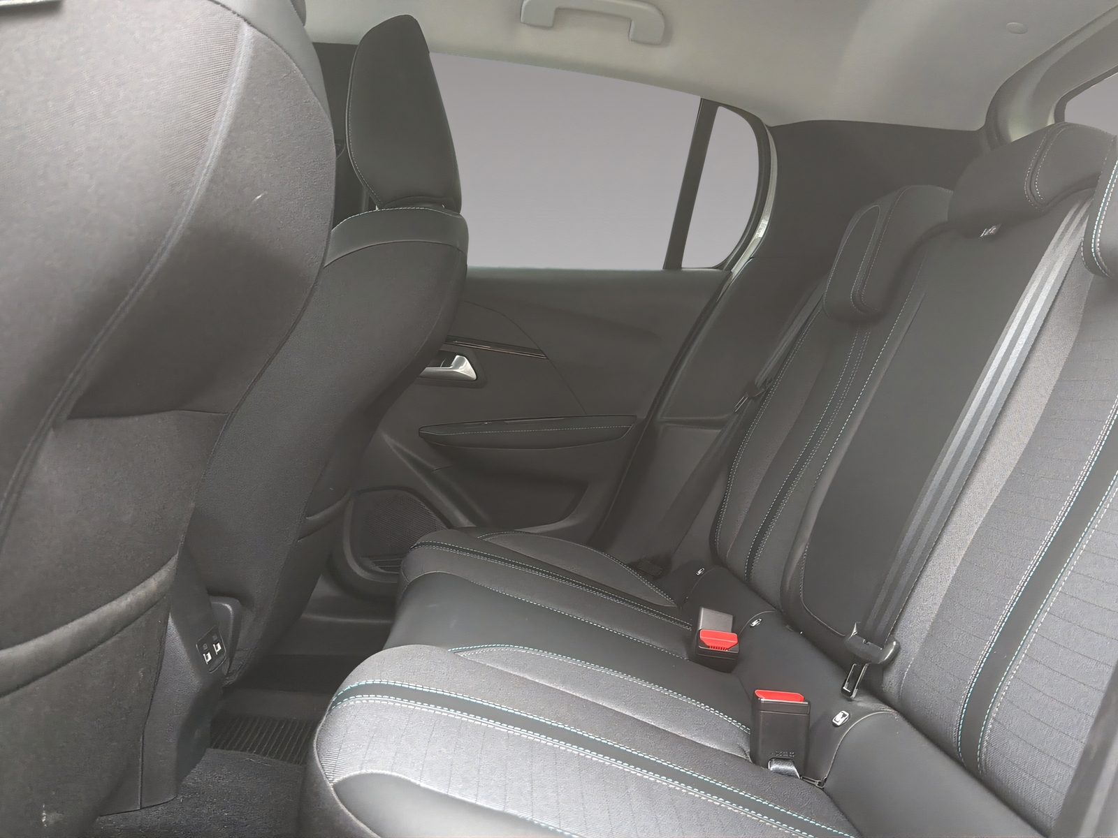 PEUGEOT 208 1.2 PureTech Allure Pack EAT8-image-17
