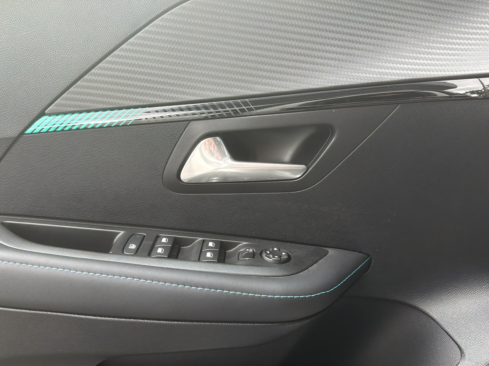 PEUGEOT 208 1.2 PureTech Allure Pack EAT8-image-6