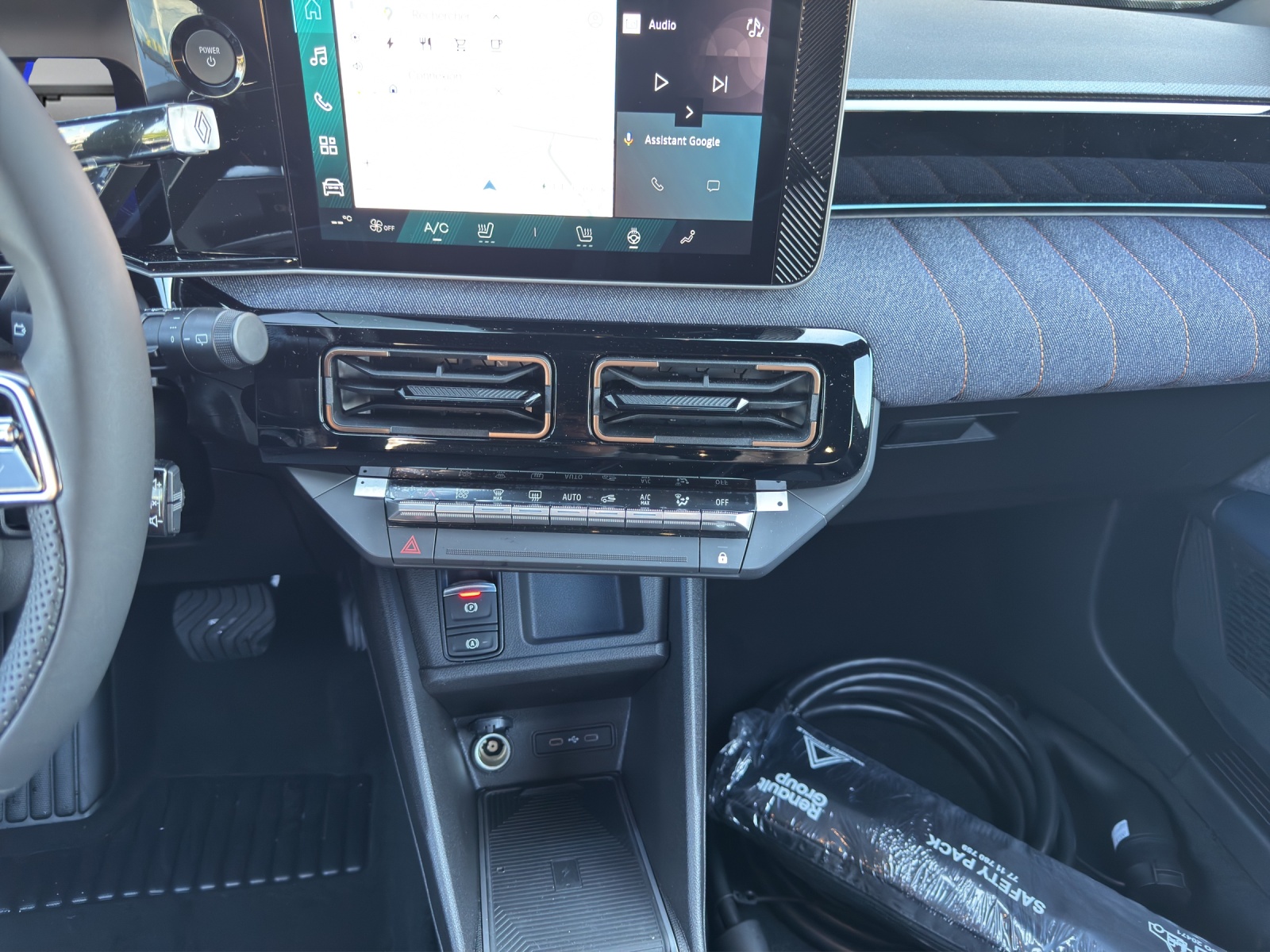 RENAULT R4 E-Tech Comfort Range 52 Plein Sud kWh Techno-image-9