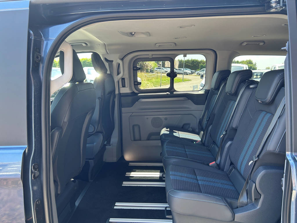 FORD Tourneo Custom Bus 320 L1 2.0 EcoBlue 170 Sport-image-17