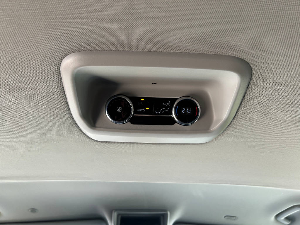 FORD Tourneo Custom Bus 320 L1 2.0 EcoBlue 170 Sport-image-19