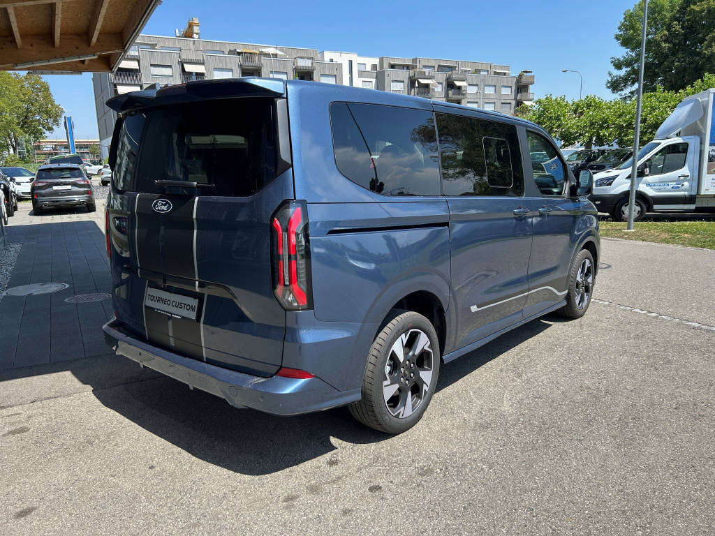 FORD Tourneo Custom Bus 320 L1 2.0 EcoBlue 170 Sport-image-2