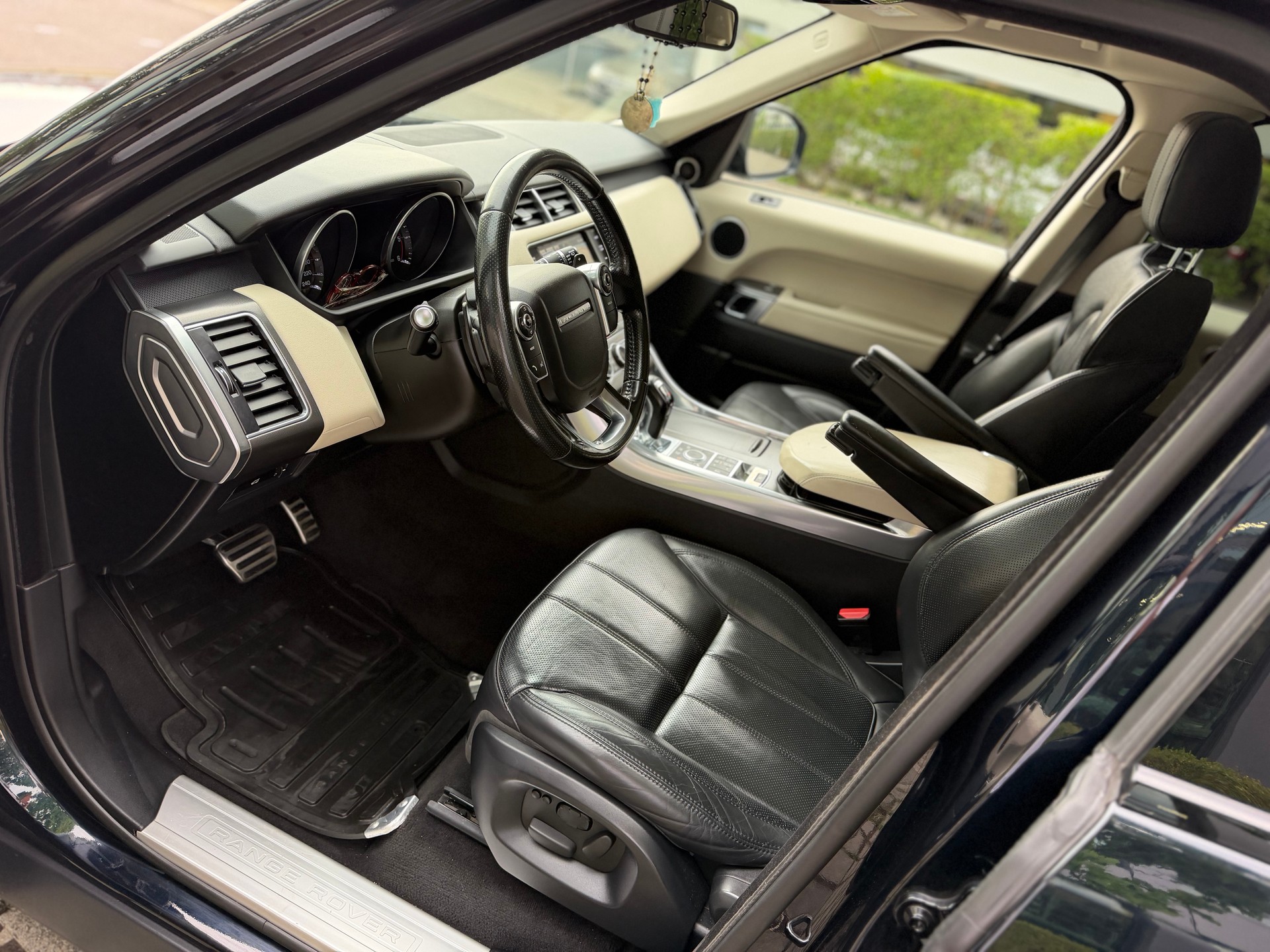 LAND ROVER Range Rover Sport 3.0 SDV6 SE Automatic-image-17
