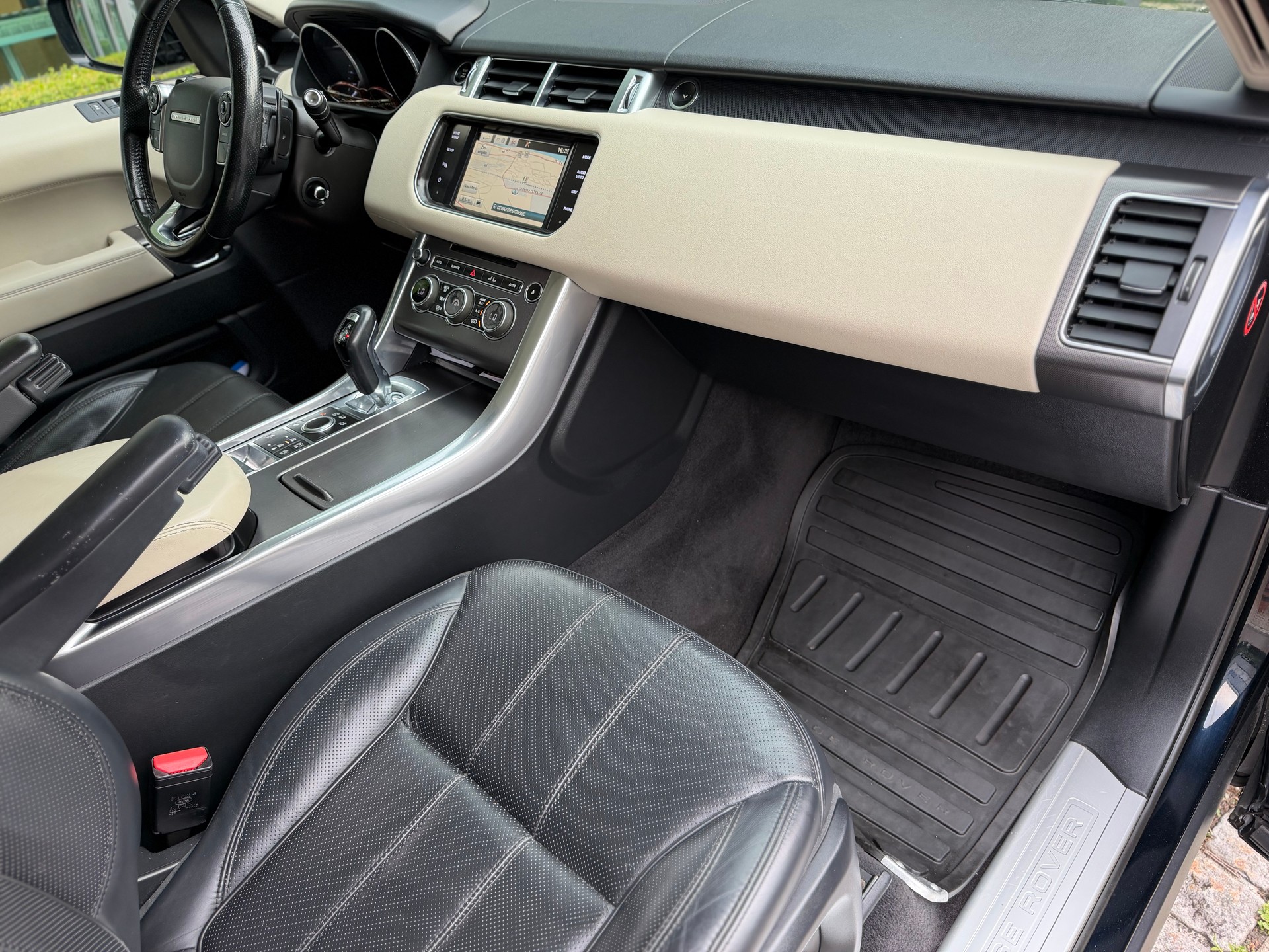 LAND ROVER Range Rover Sport 3.0 SDV6 SE Automatic-image-15