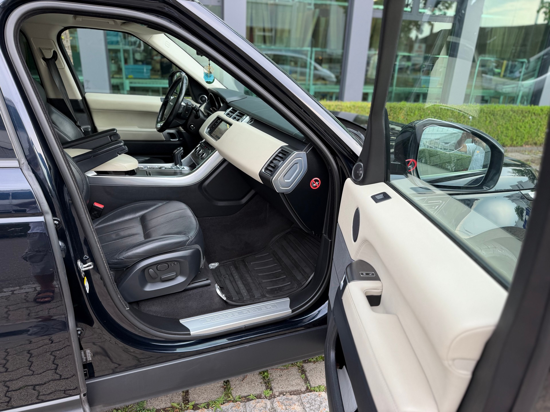LAND ROVER Range Rover Sport 3.0 SDV6 SE Automatic-image-13