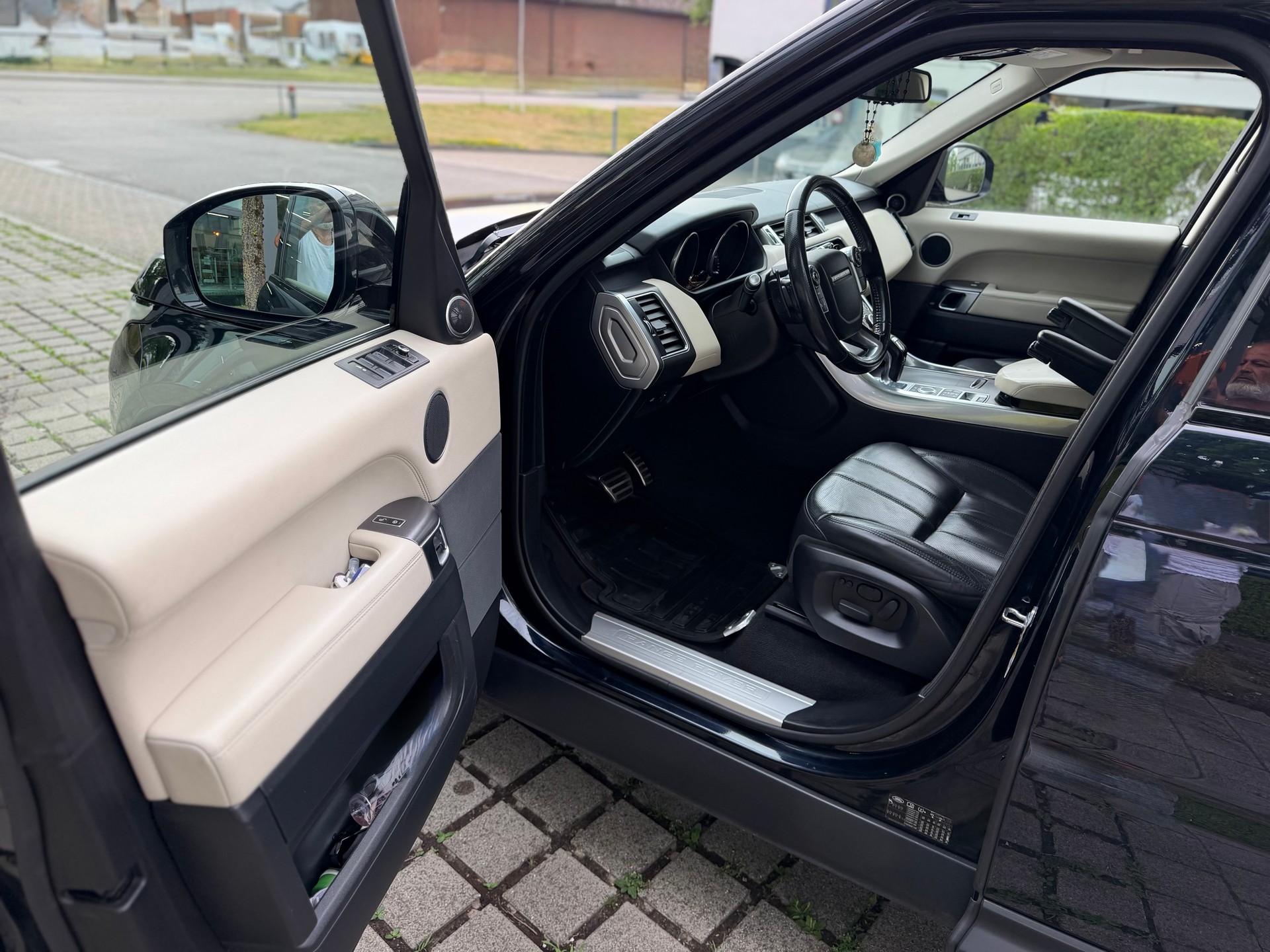 LAND ROVER Range Rover Sport 3.0 SDV6 SE Automatic-image-16